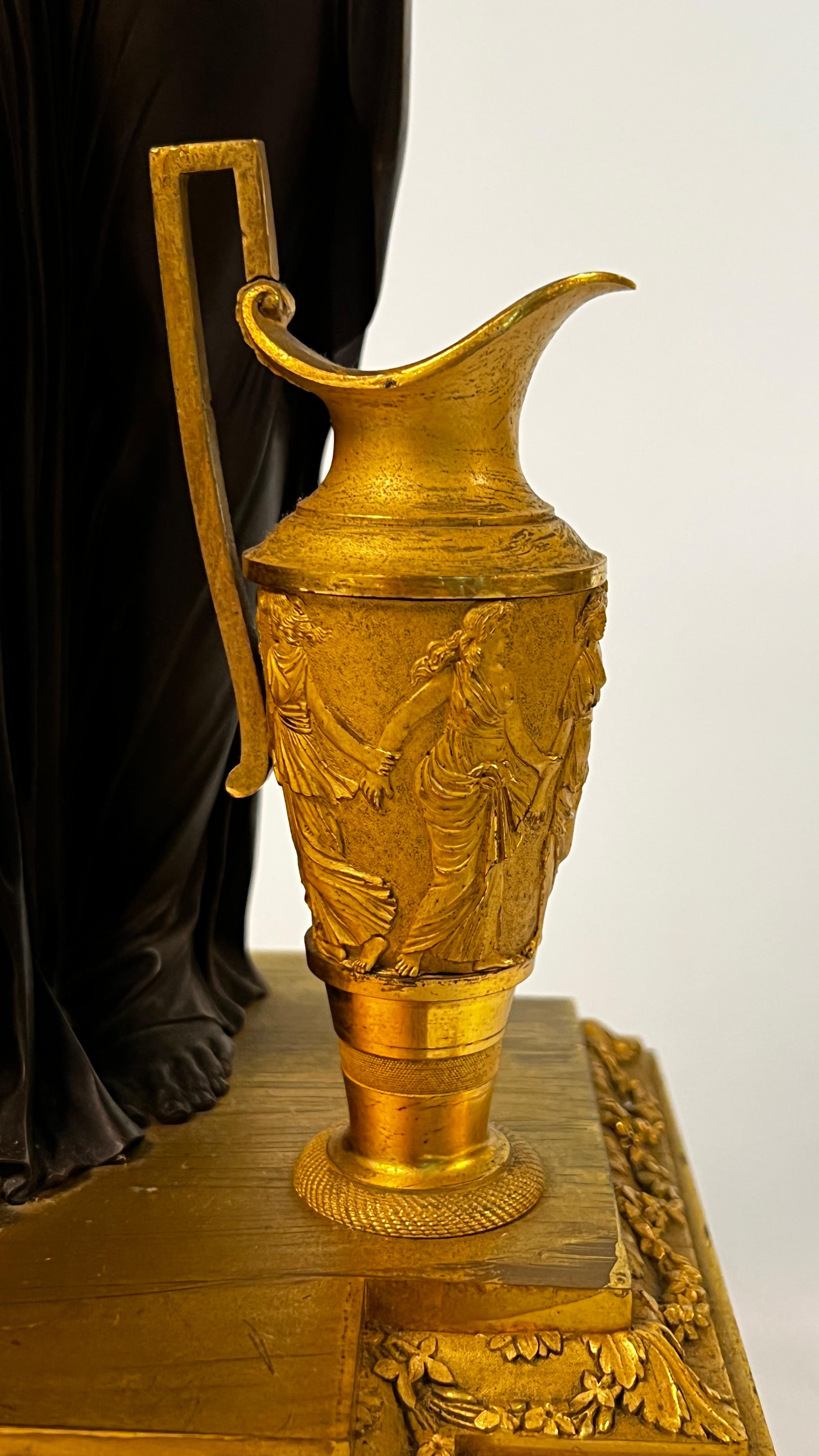Pendule de cheminée de style Louis XVI en bronze doré d'après Louis Simon Boizot en vente 9