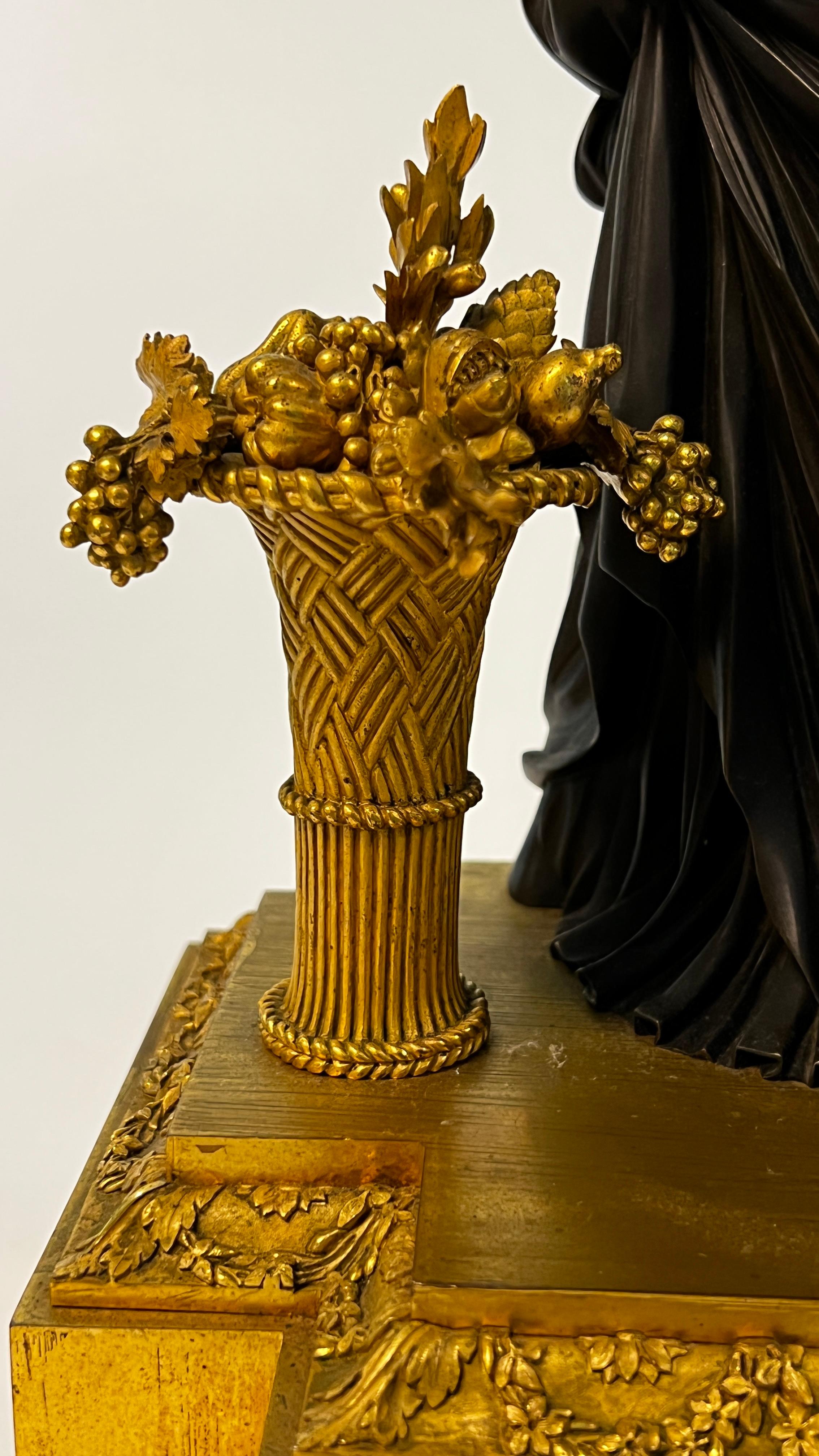 Pendule de cheminée de style Louis XVI en bronze doré d'après Louis Simon Boizot en vente 10