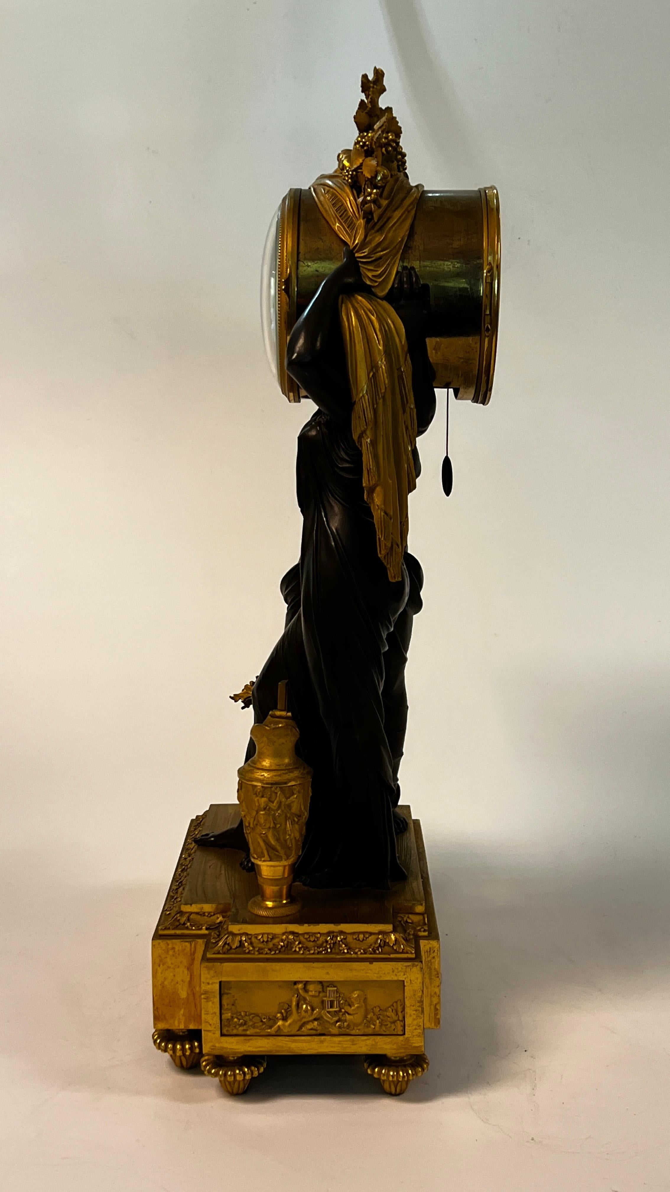 XIXe siècle Pendule de cheminée de style Louis XVI en bronze doré d'après Louis Simon Boizot en vente