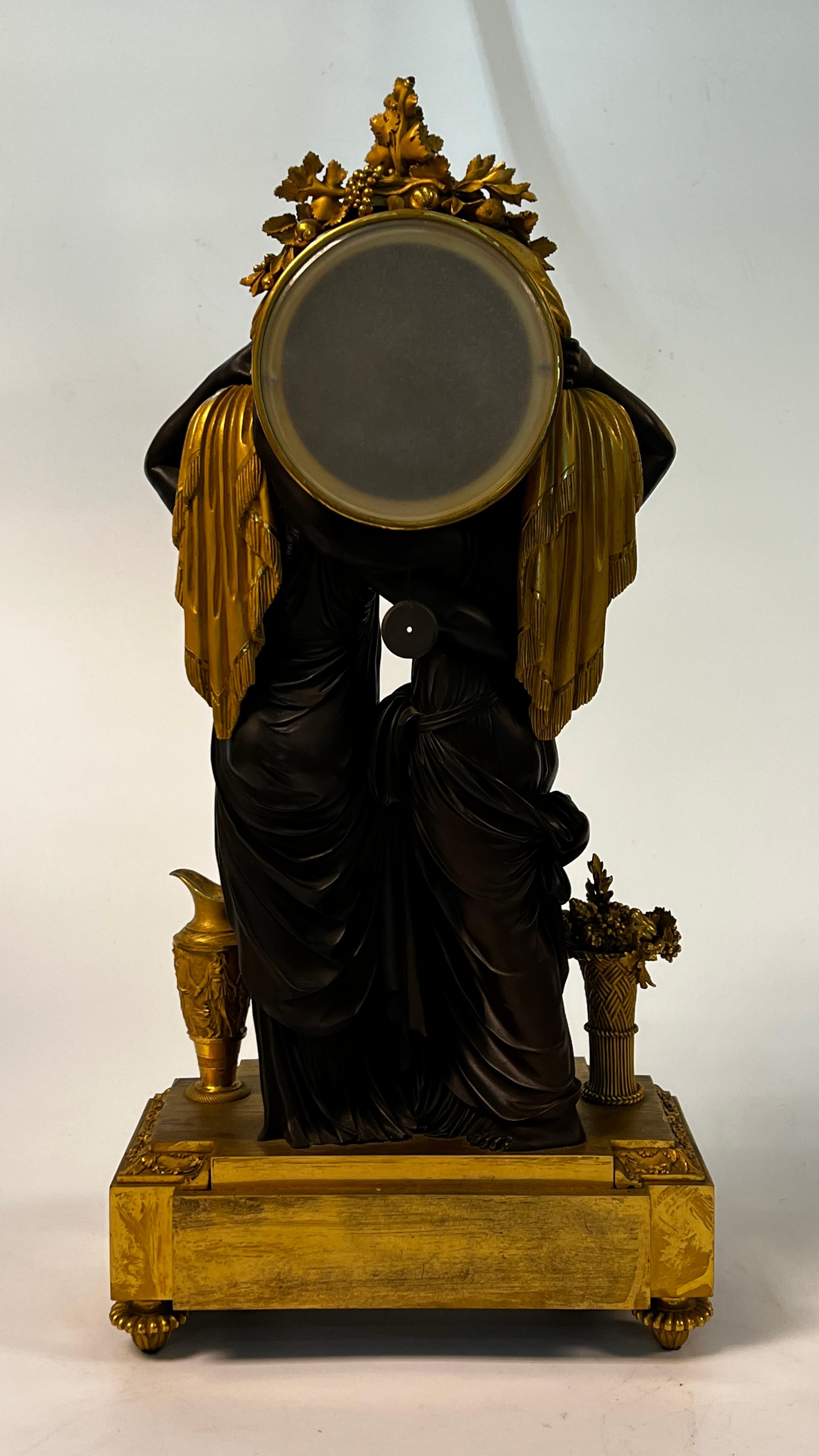 Bronze Pendule de cheminée de style Louis XVI en bronze doré d'après Louis Simon Boizot en vente
