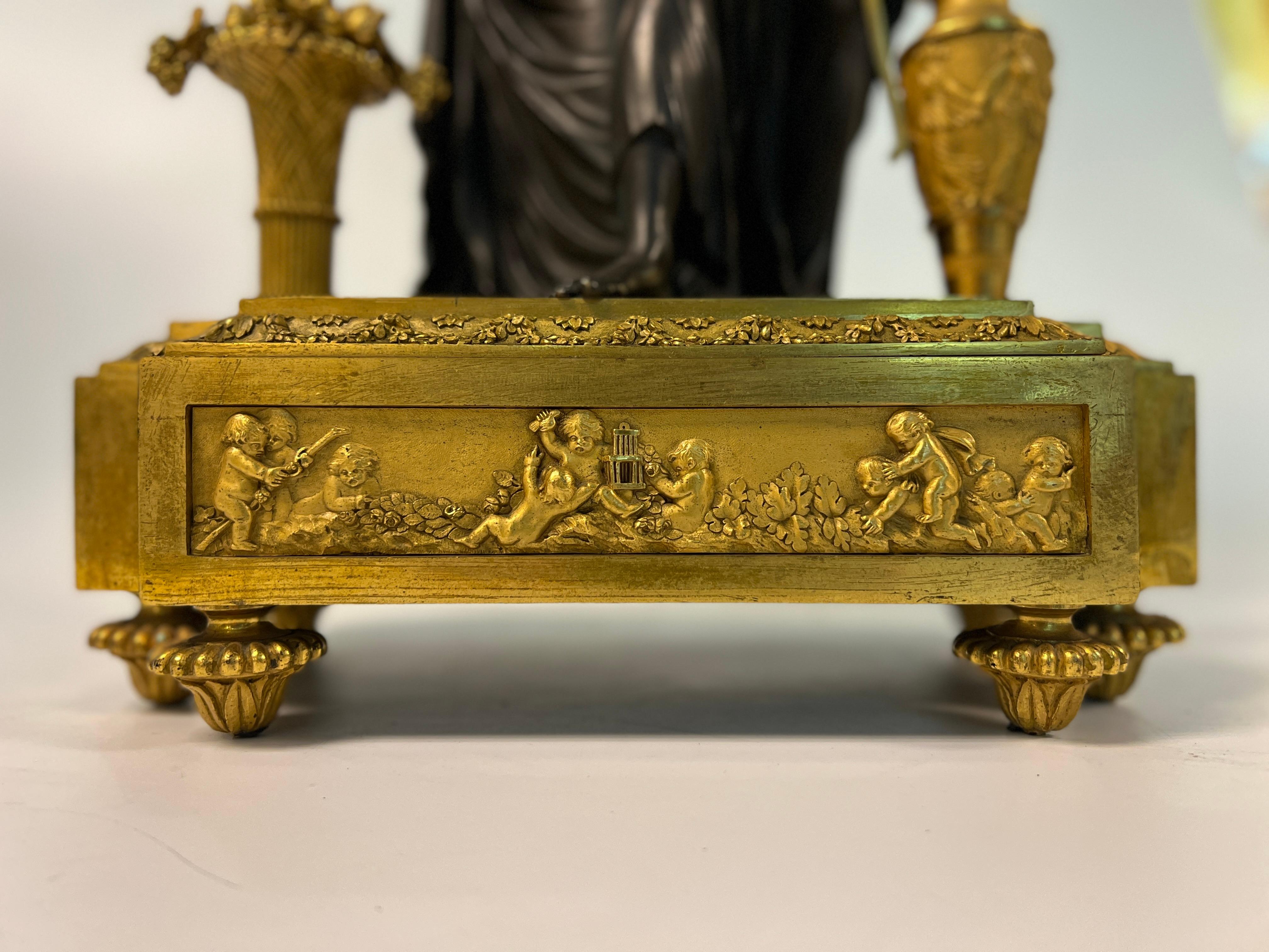 Pendule de cheminée de style Louis XVI en bronze doré d'après Louis Simon Boizot en vente 1