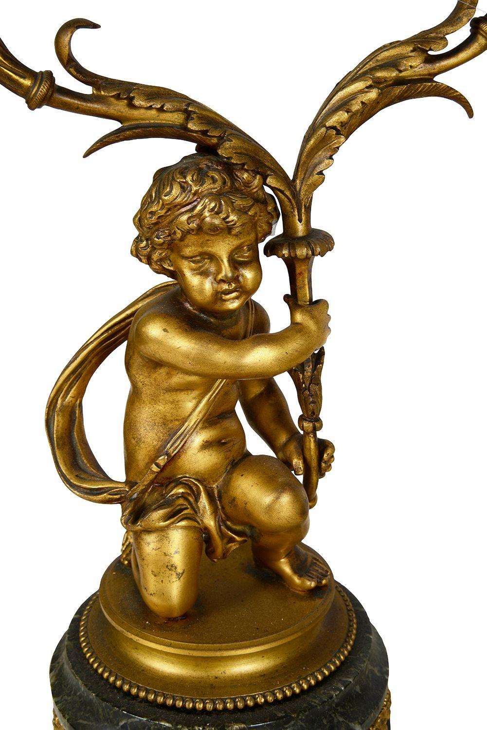 Louis XVI-Stil Ormolu-Uhrenset, 19. Jahrhundert (Vergoldet) im Angebot