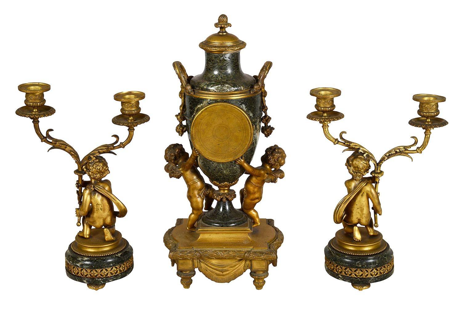Louis XVI-Stil Ormolu-Uhrenset, 19. Jahrhundert (Goldbronze) im Angebot