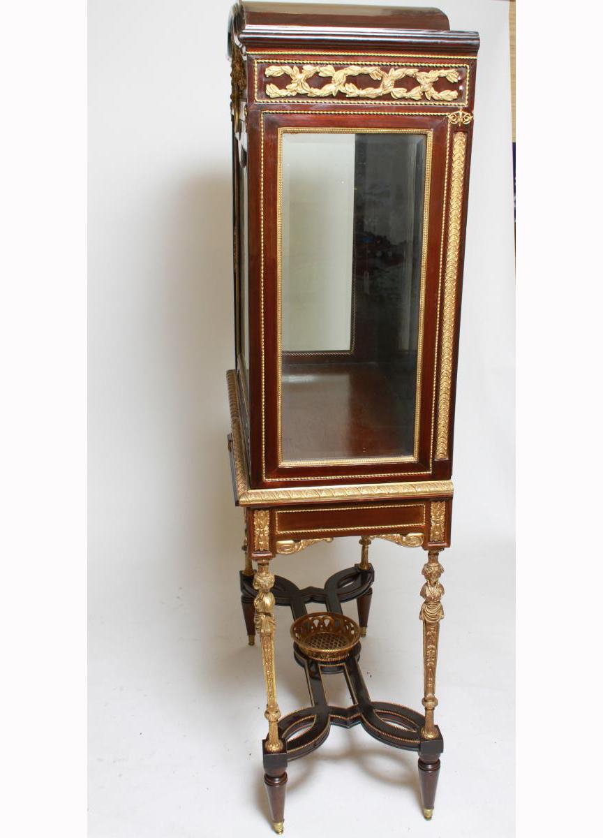Louis XVI Style Ormolu Mounted Vitrine In Good Condition In New York, NY