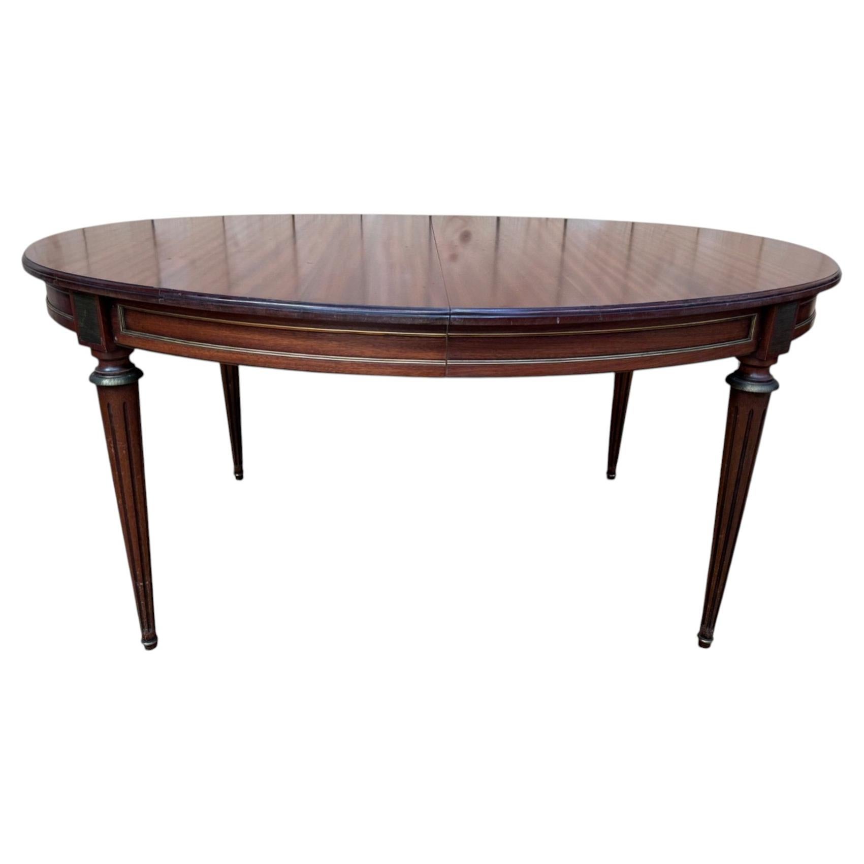 Mesa de comedor ovalada de estilo Luis XVI en venta