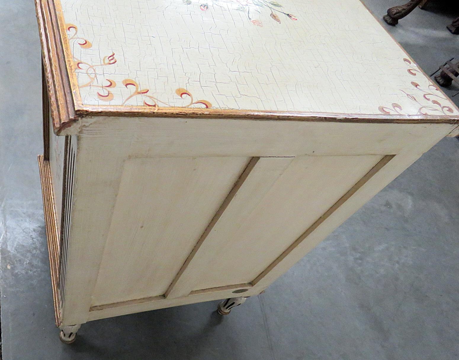 Louis XVI Style Paint Decorated Commode In Good Condition In Swedesboro, NJ