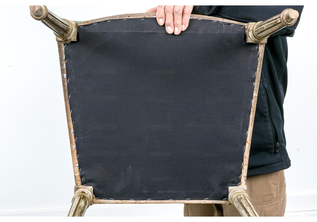 Chaise d'appoint décorée à la peinture de style Louis XVI en vente 1