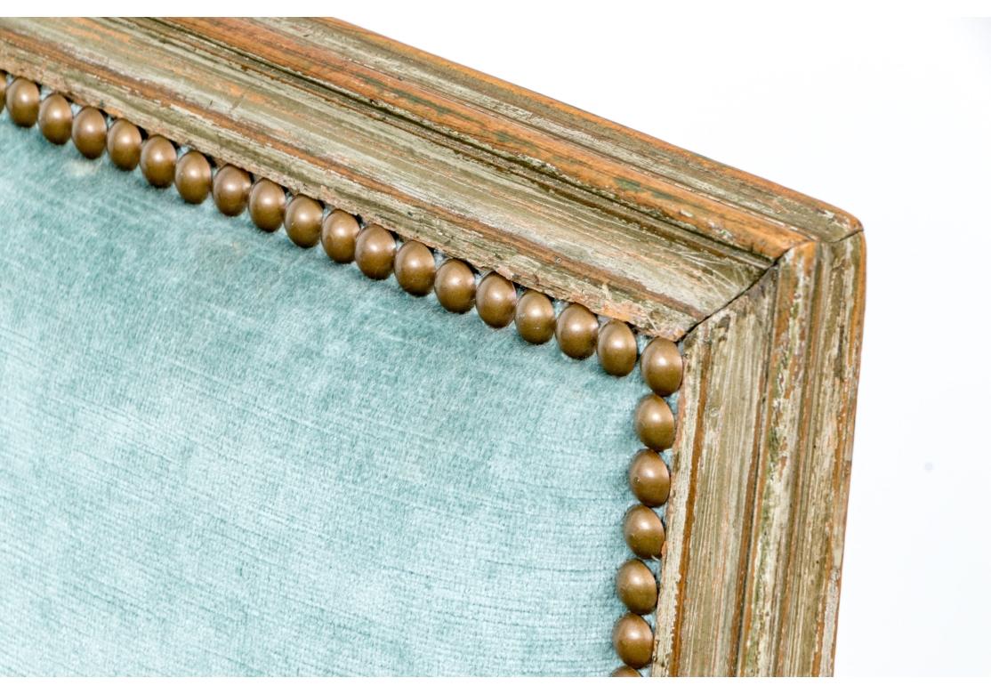 Chaise d'appoint décorée à la peinture de style Louis XVI en vente 2