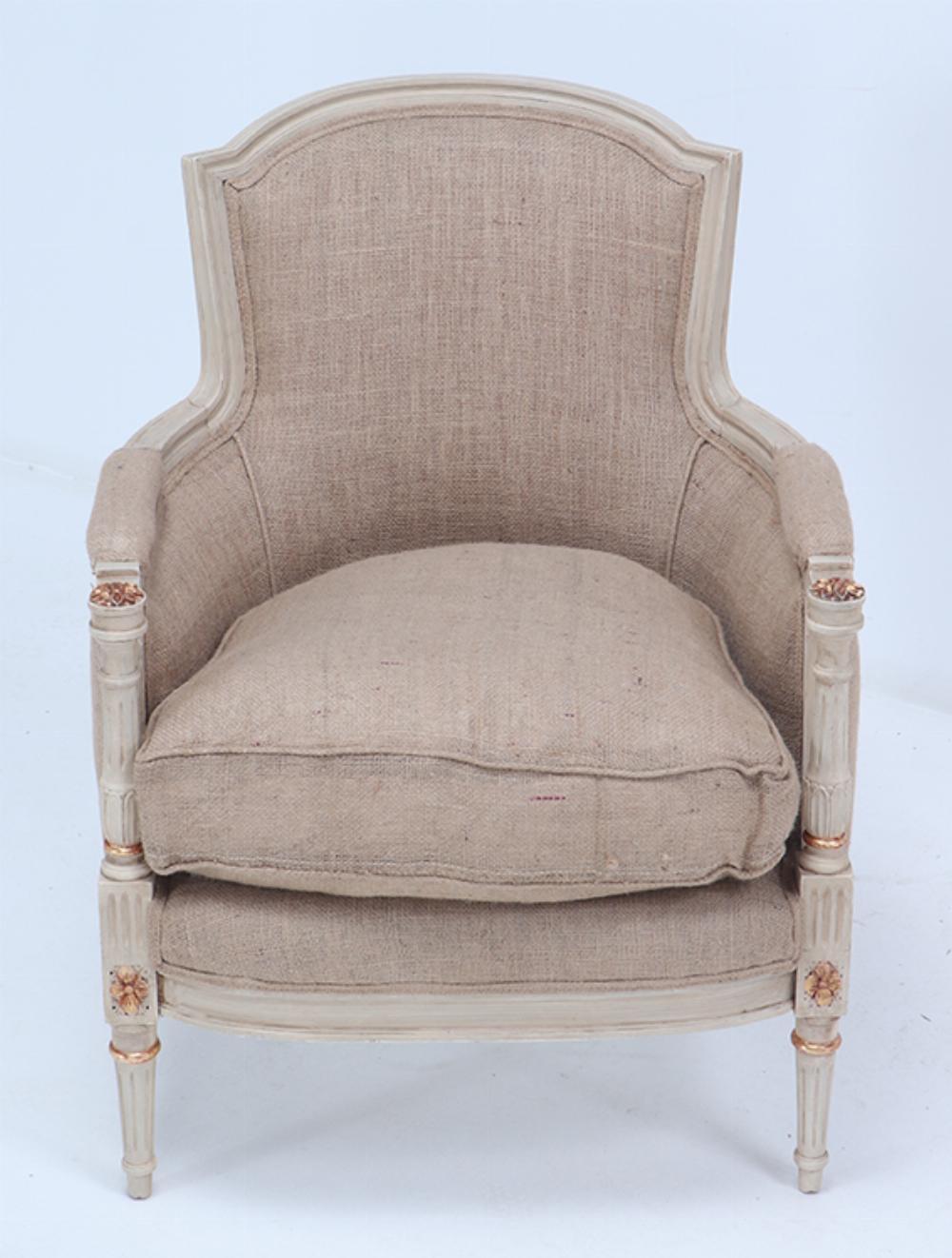 Americano Sedie bergere in stile Luigi XVI dipinte e dorate del 1950 circa. in vendita