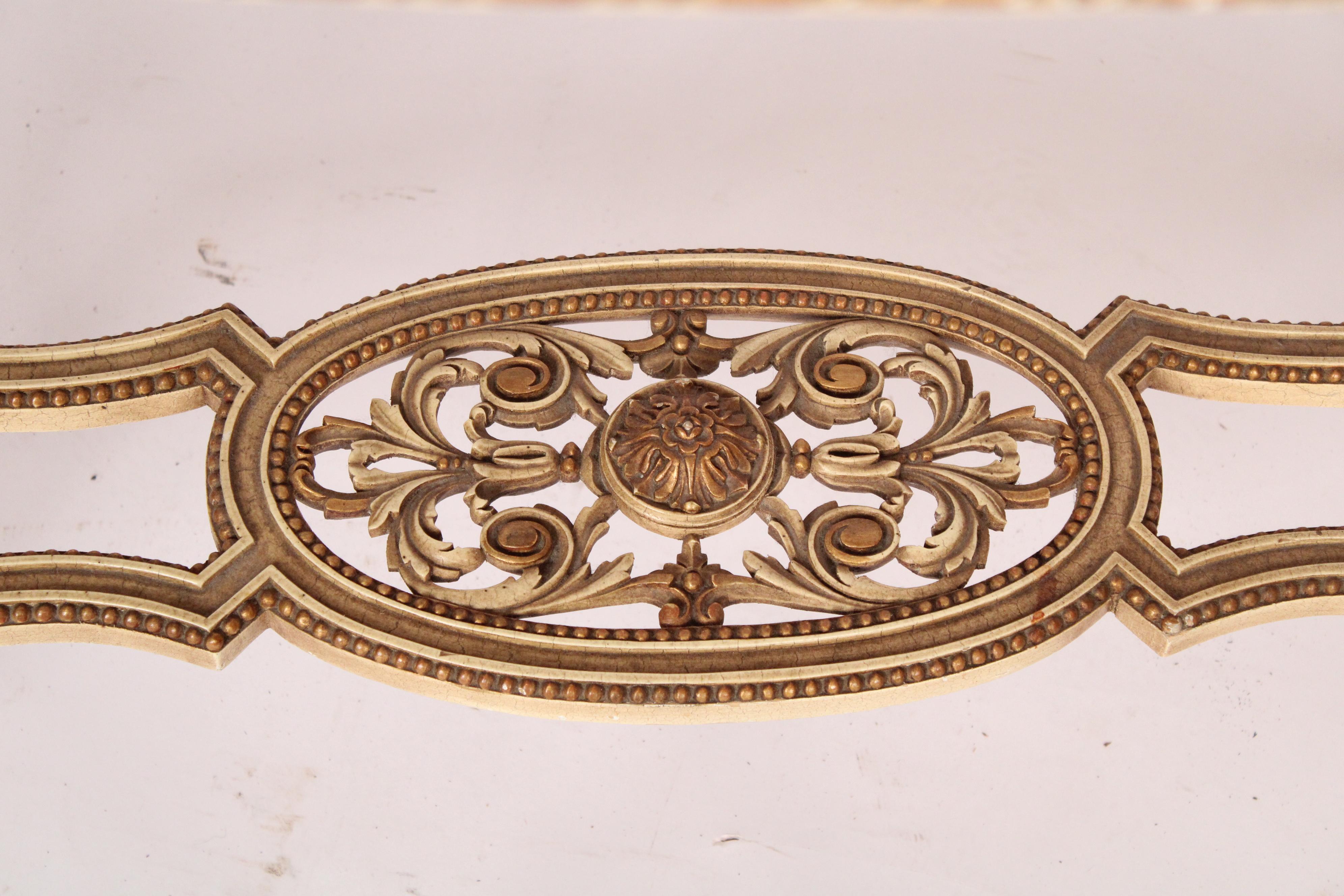 Gemalter und vergoldeter Konsolentisch im Stil Louis XVI im Angebot 6