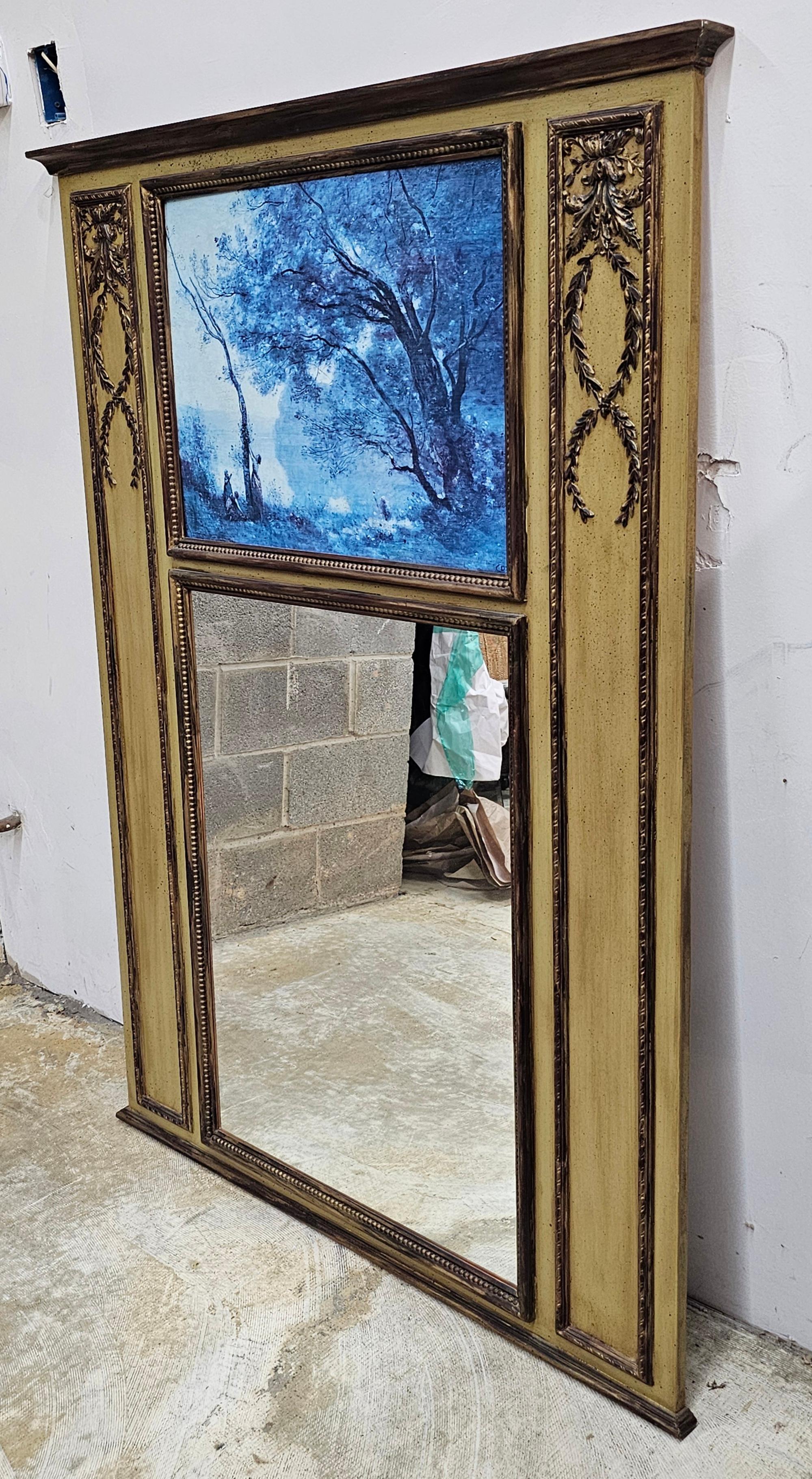 Legno massiccio Grande specchio Trumeau dipinto e dorato in stile Luigi XVI in vendita