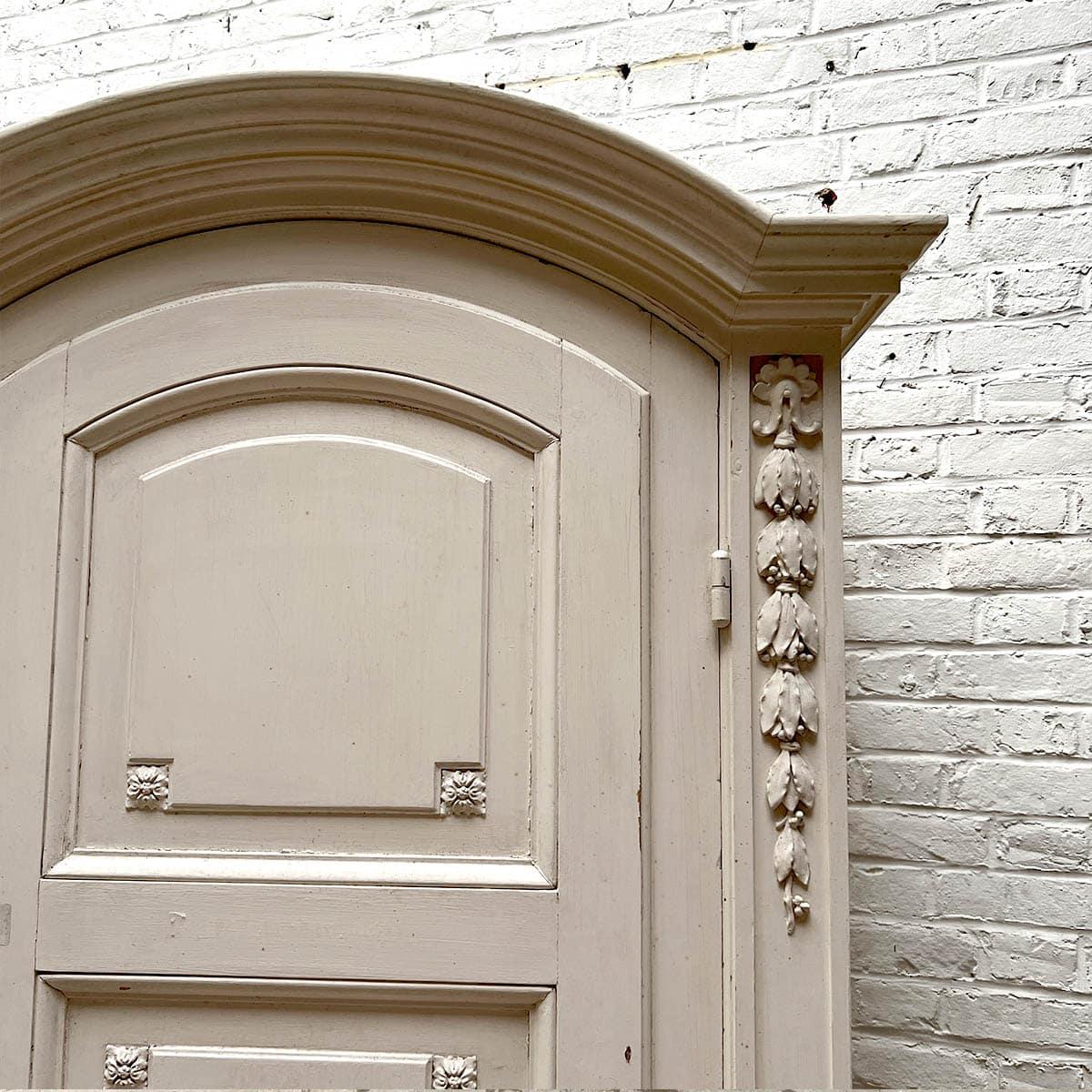 Louis XVI Style Painted Armoire in Carved Wood, France, Late 19th Century For Sale 2