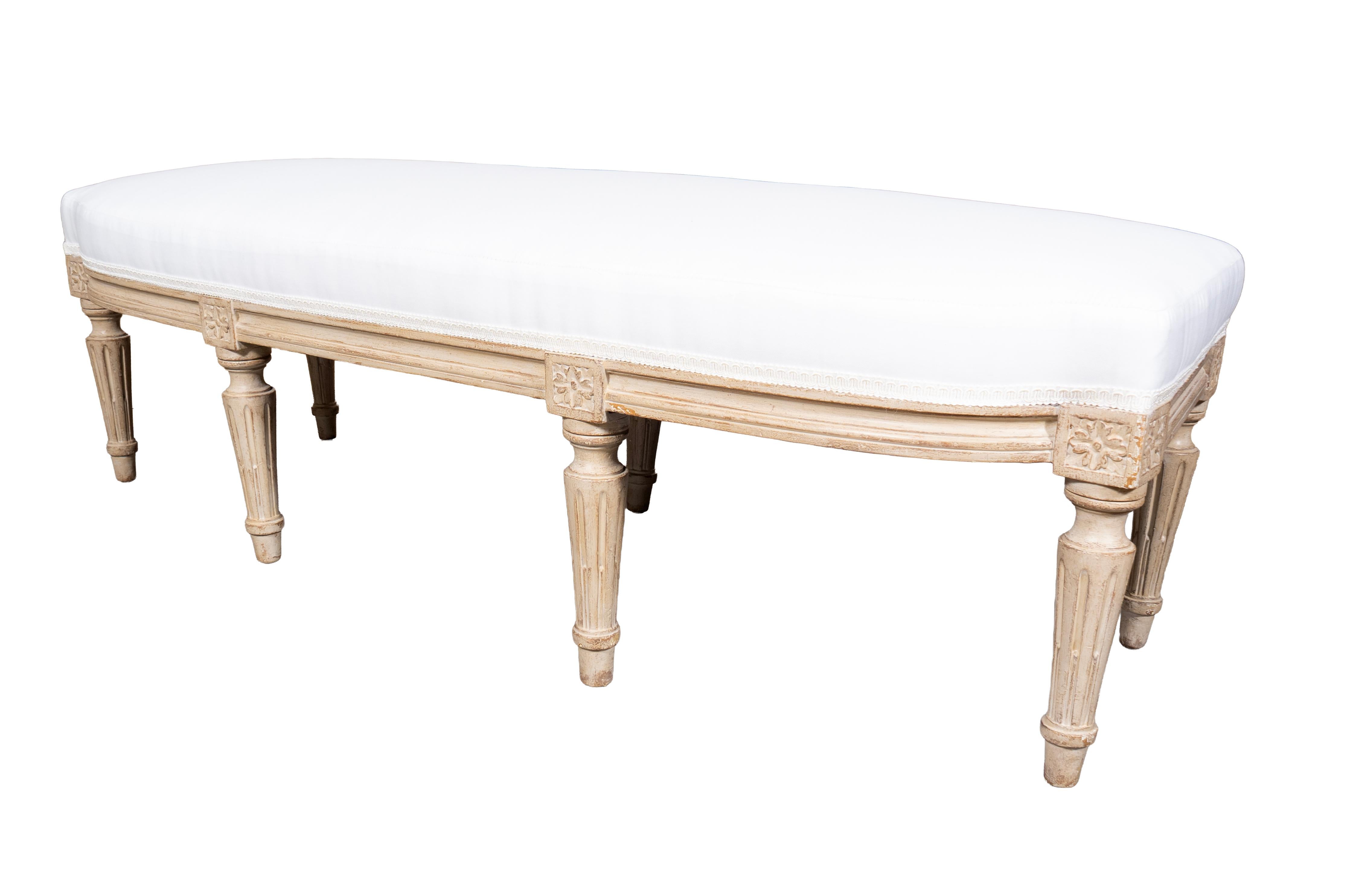Louis XVI Style Painted Bench en Bueno estado para la venta en Essex, MA