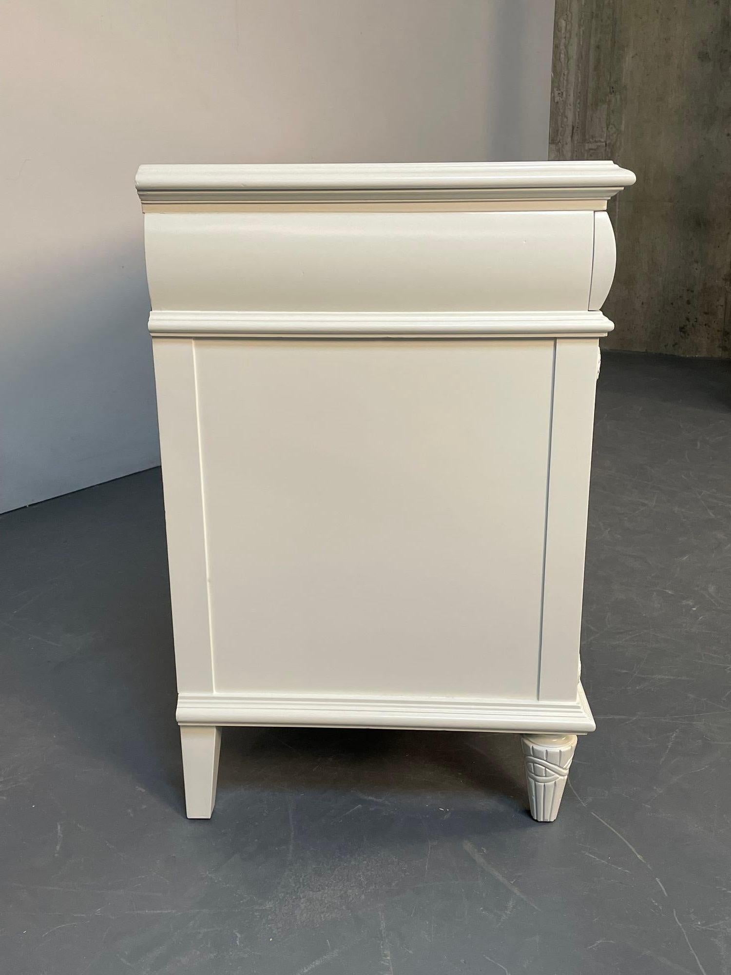 Louis XVI Style Painted Dresser, Mid-Century Modern, Commode, Bronze, off White In Good Condition For Sale In Stamford, CT