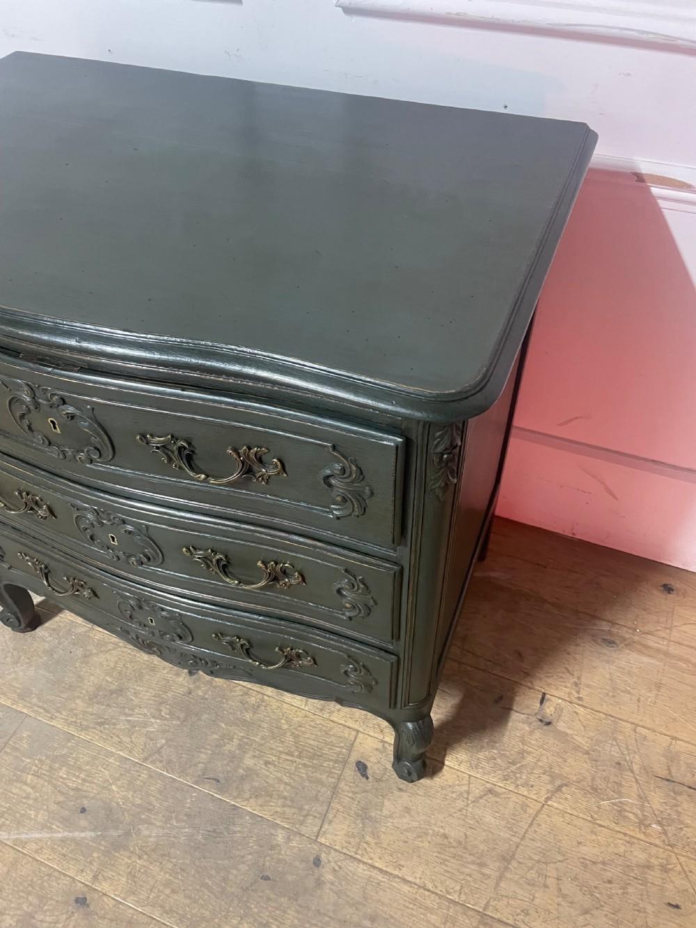 Louis XVI style painted oak chest of drawers / commode In Good Condition For Sale In Budleigh Salterton, GB