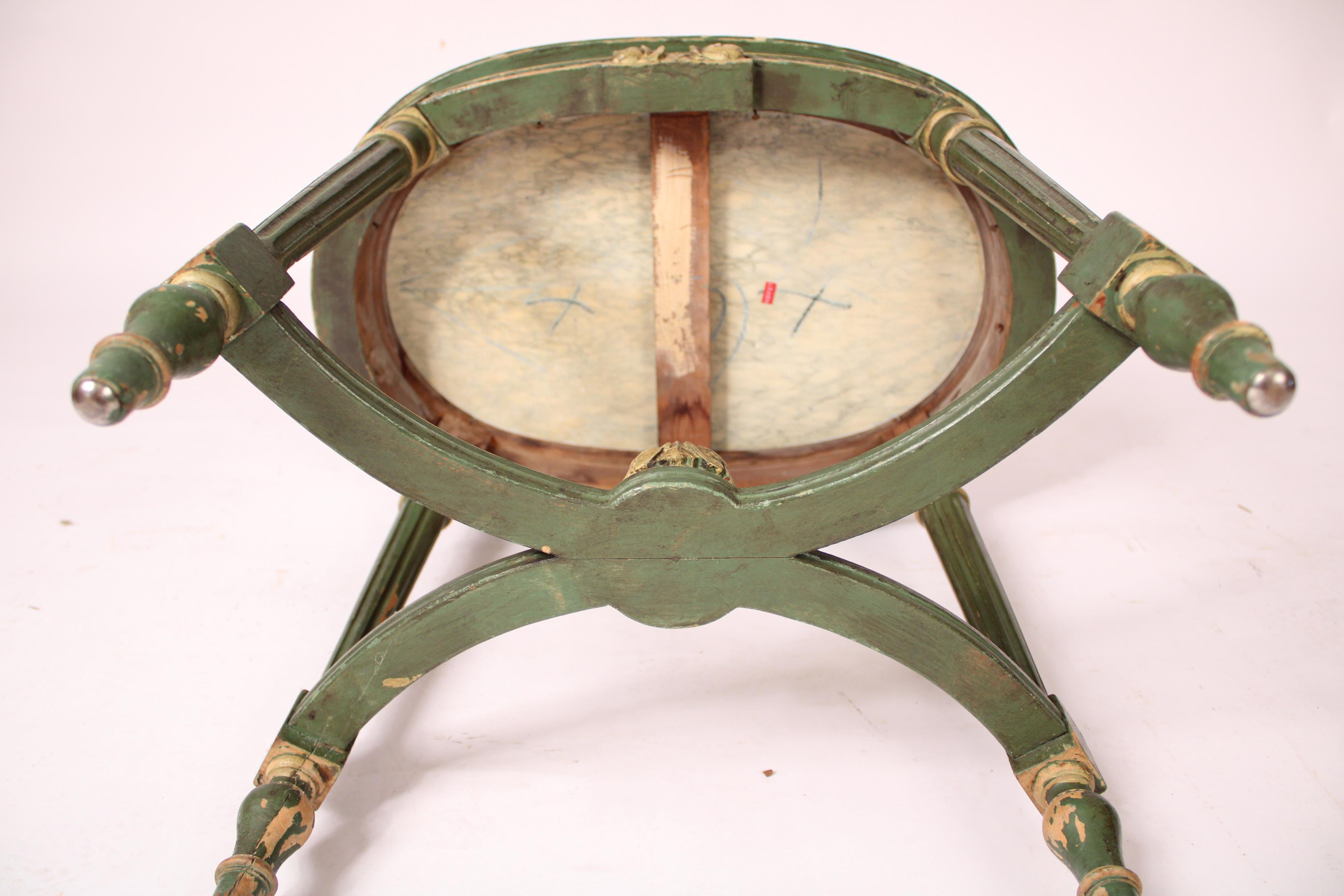 Table d'appoint peinte de style Louis XVI avec plateau en marbre 7