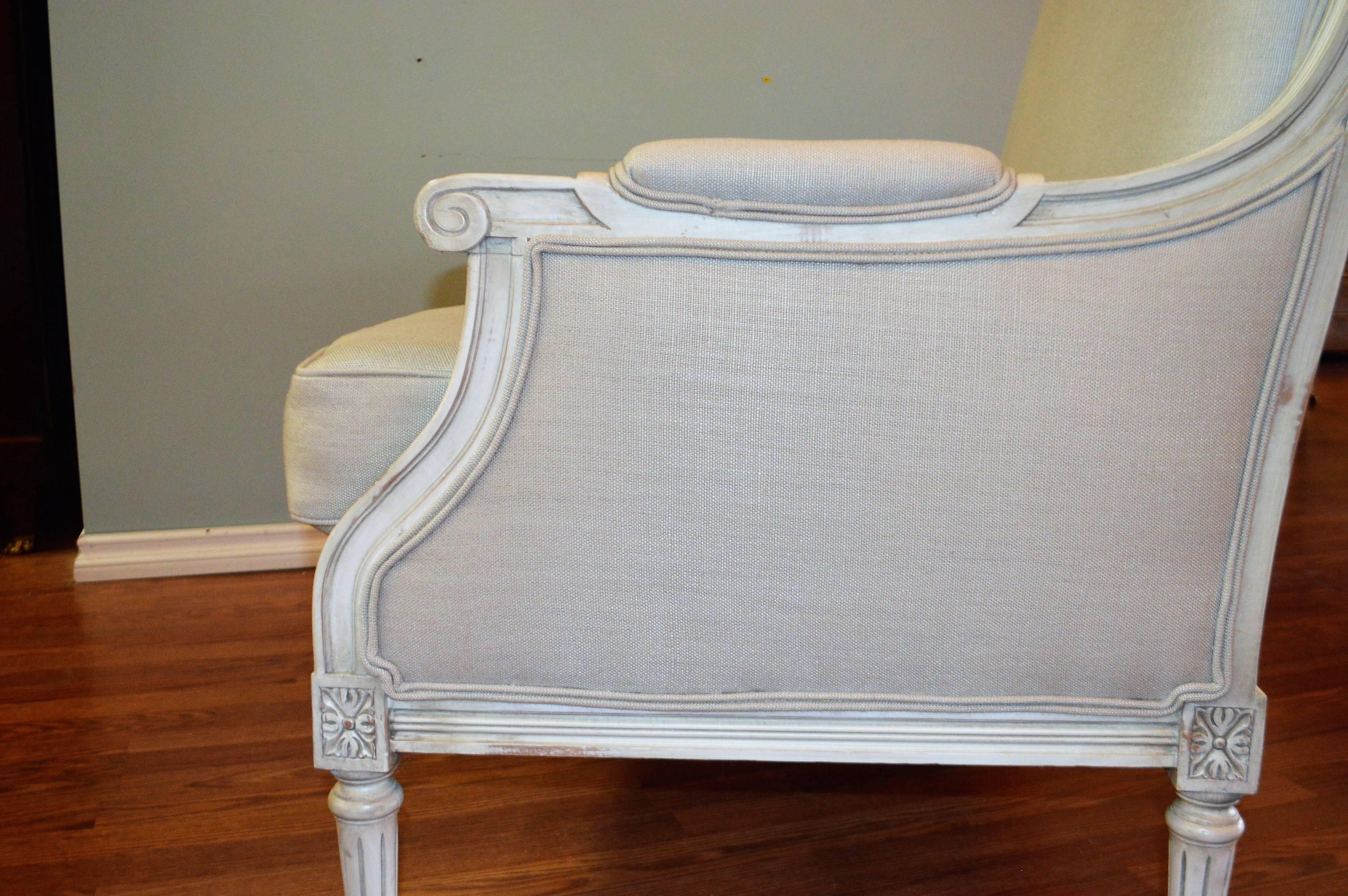 Louis XVI Style Painted Settee, Canape, Newly Upholstered in Grey Belgium Linen 3