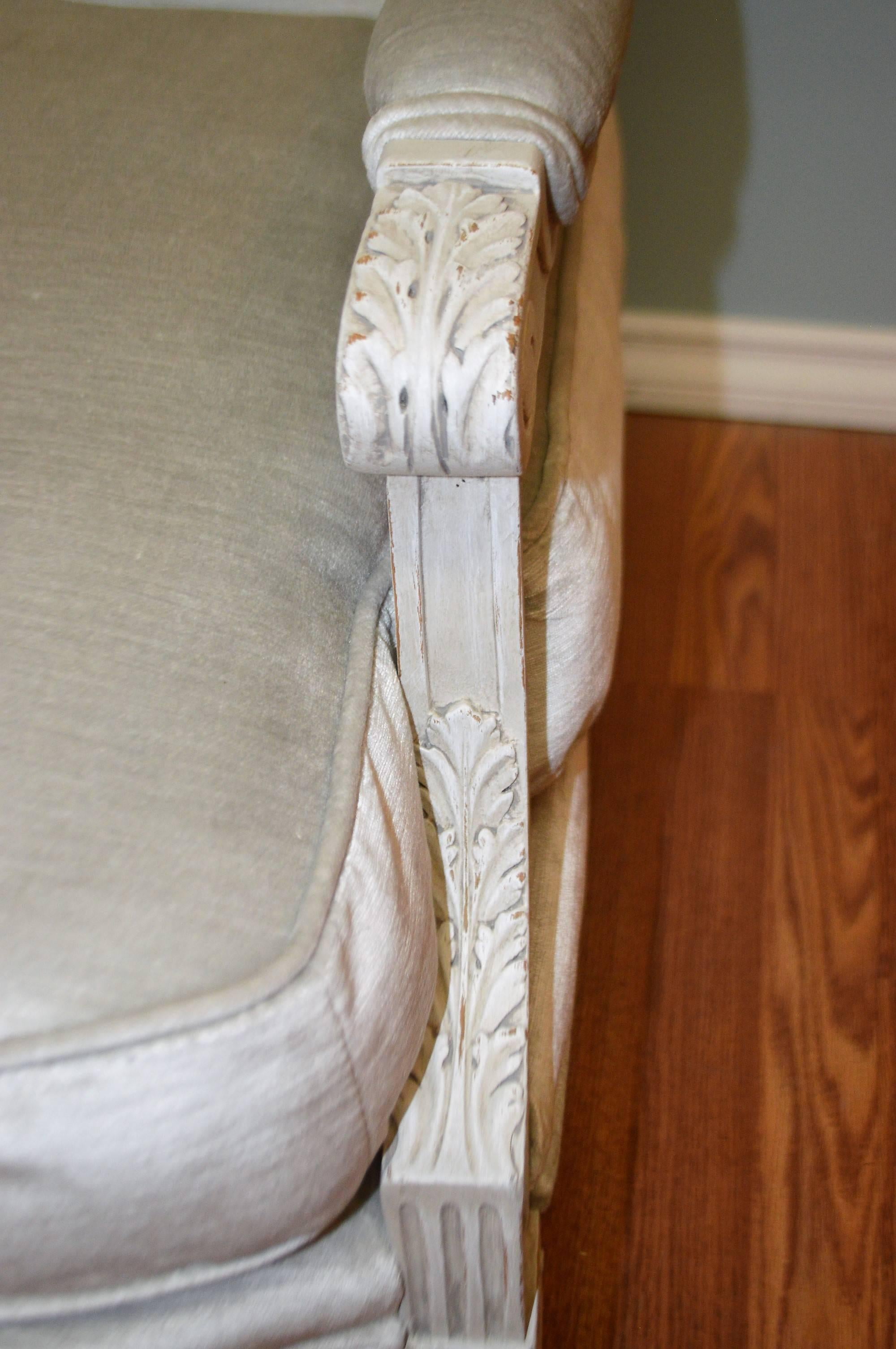 Louis XVI Style Painted Settee Newly Upholstered in a Grey Velvet Chenille In Excellent Condition In Oakville, ON
