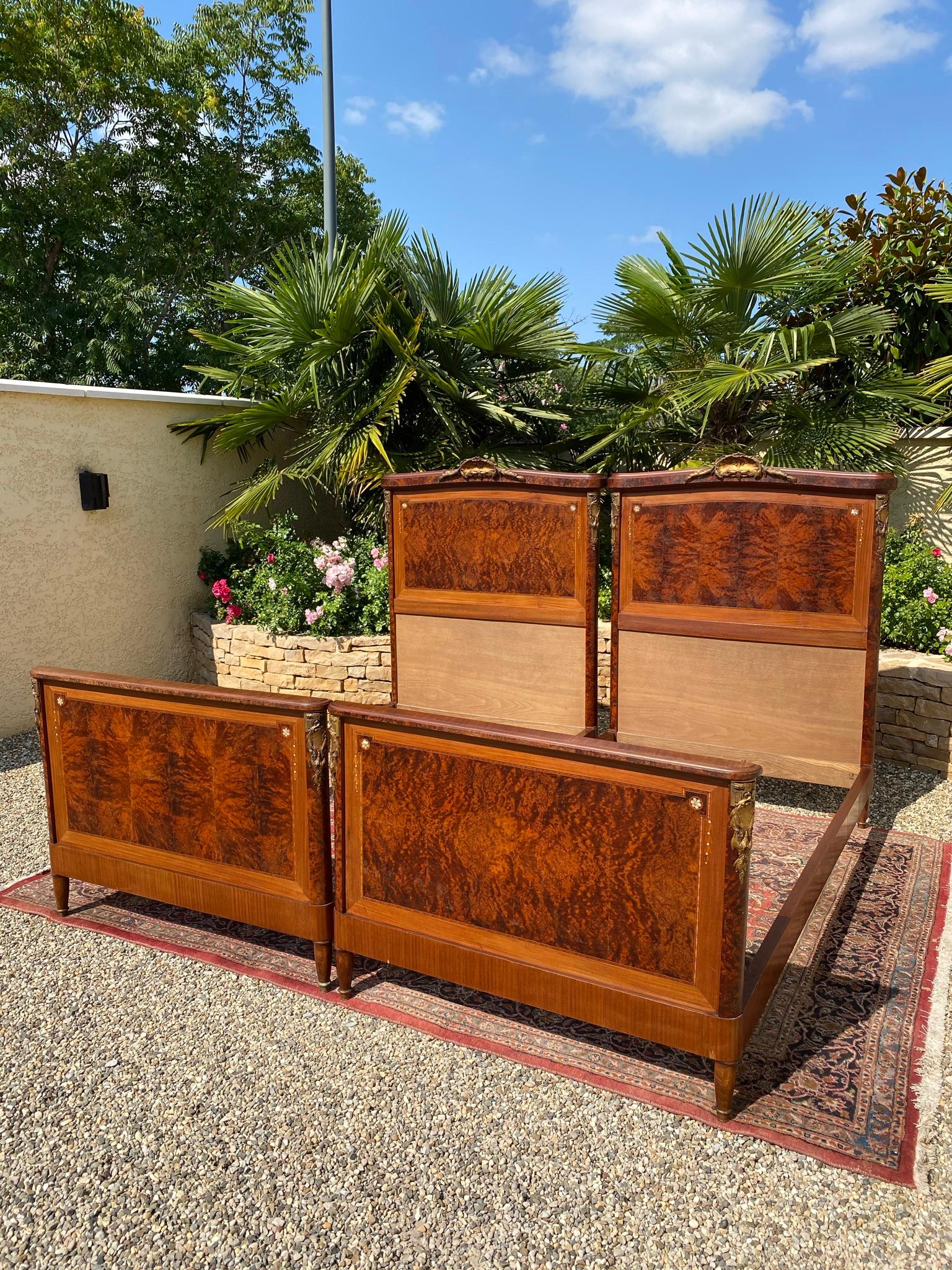 Louis XVI Style, Pair of Beds in Amboyna Burl and Bronze, 20th Century 6