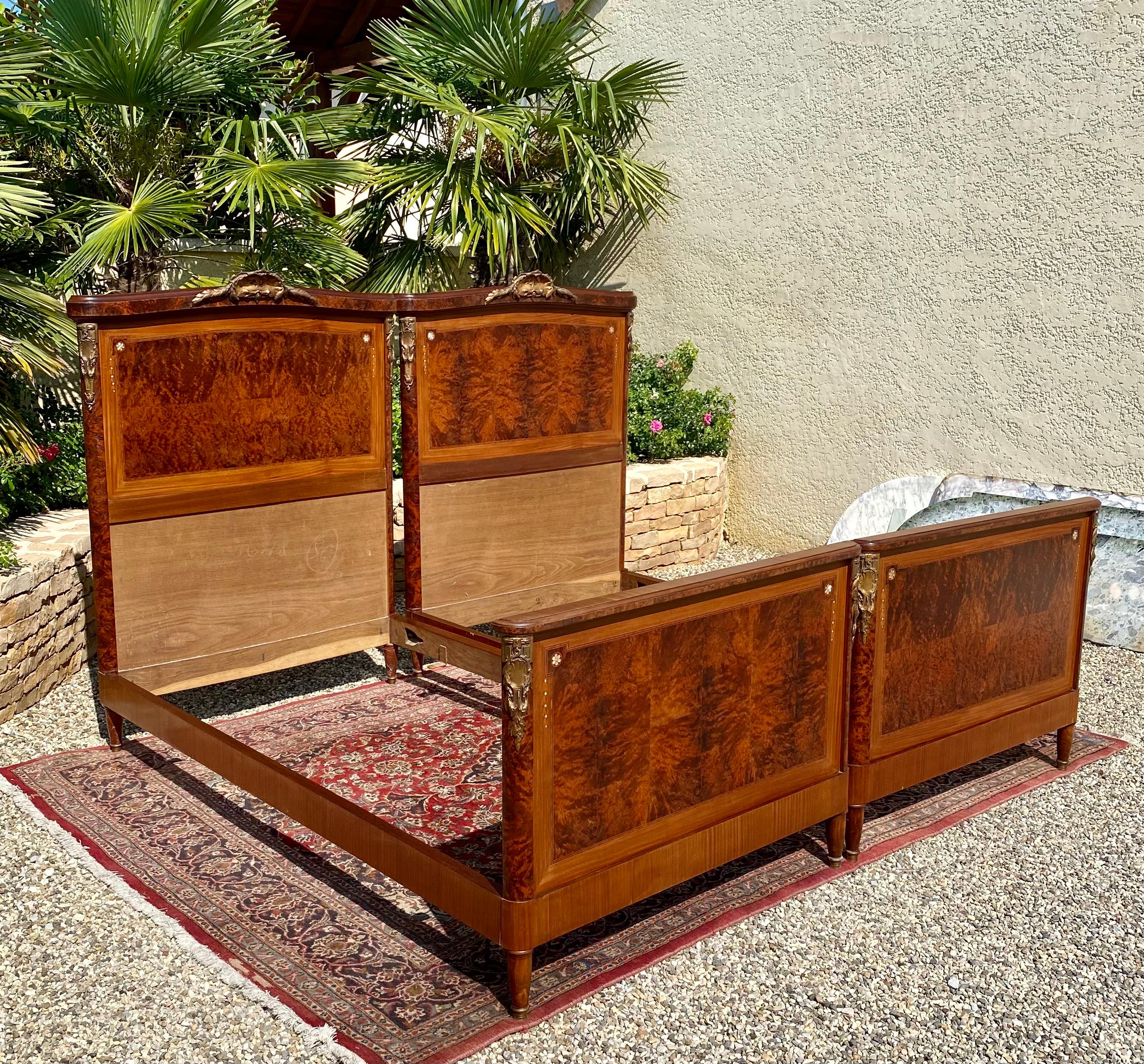 Louis XVI Style, Pair of Beds in Amboyna Burl and Bronze, 20th Century 7