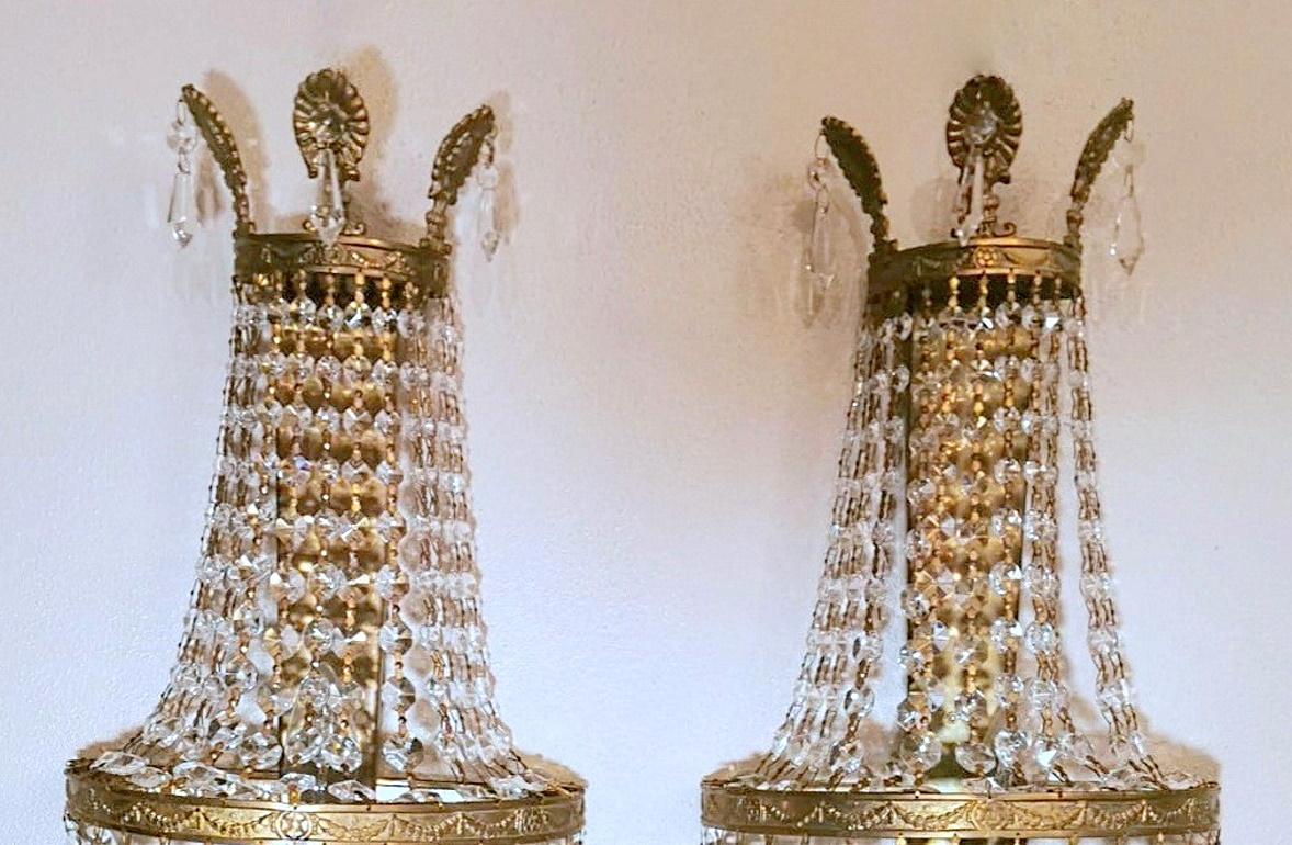 Louis XVI Style Pair of French Balloon Sconces in Brass and Crystal In Good Condition In Prato, Tuscany