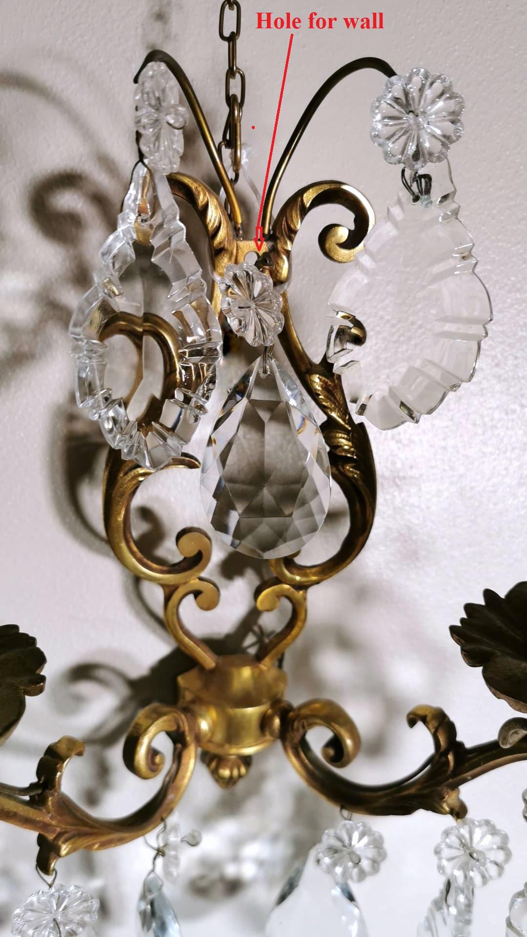 Französische Wandleuchter im Louis-XVI-Stil aus Messing und Kristallen im Angebot 7