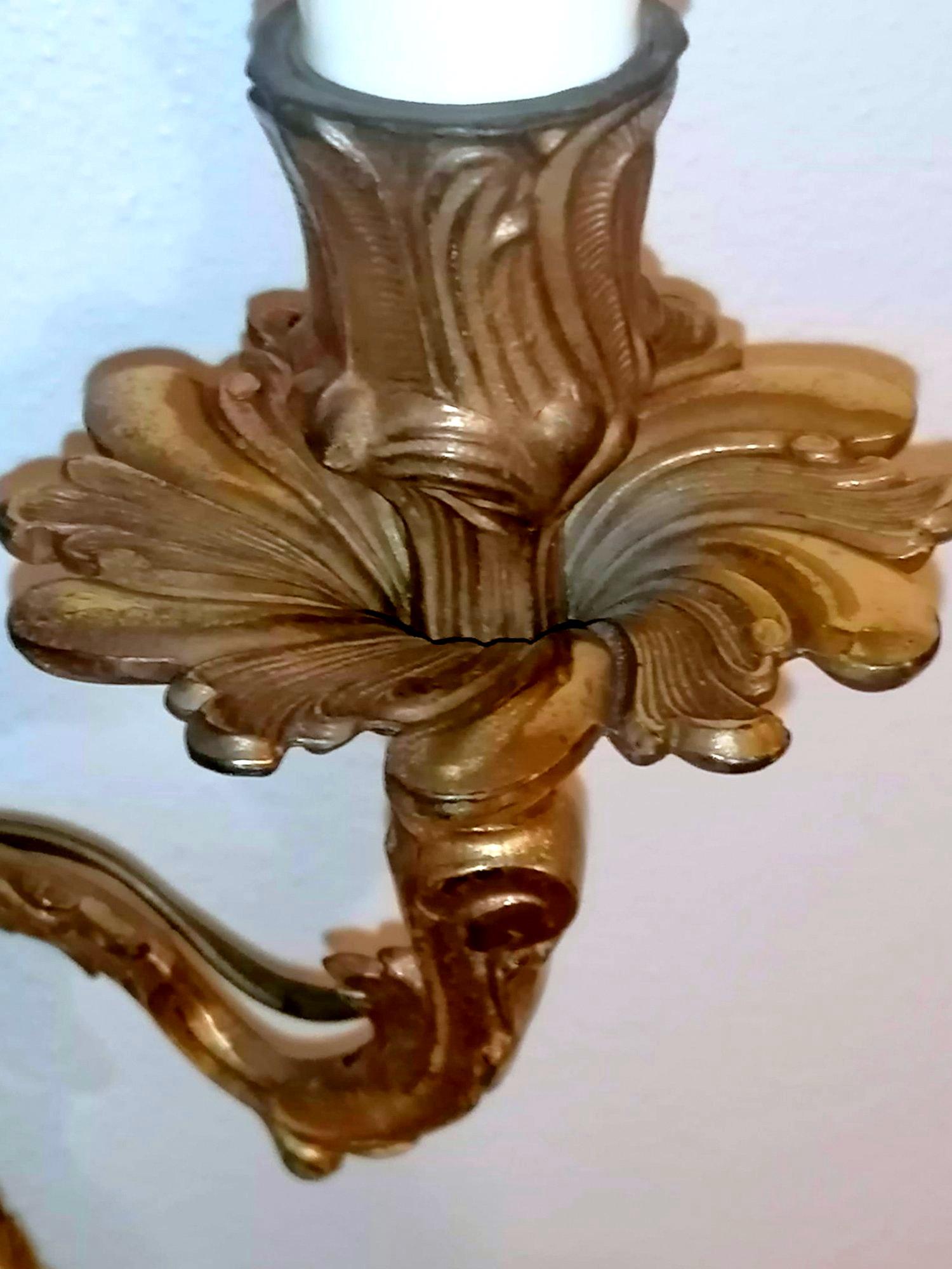 Paire d'appliques murales françaises de style Louis XVI en bronze doré et ciselé en vente 3