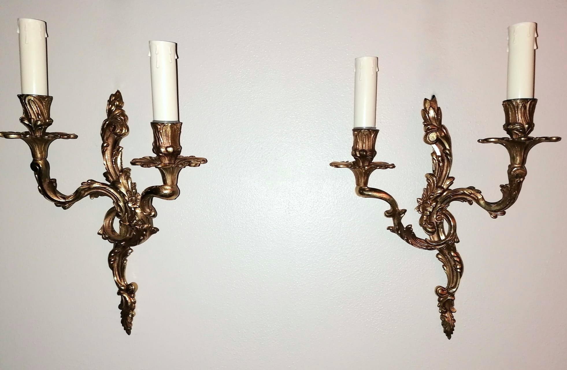We kindly suggest you read the whole description, because with it we try to give you detailed technical and historical information to guarantee the authenticity of our objects.
Particular and original pair of wall lamps, made in Louis XVI style