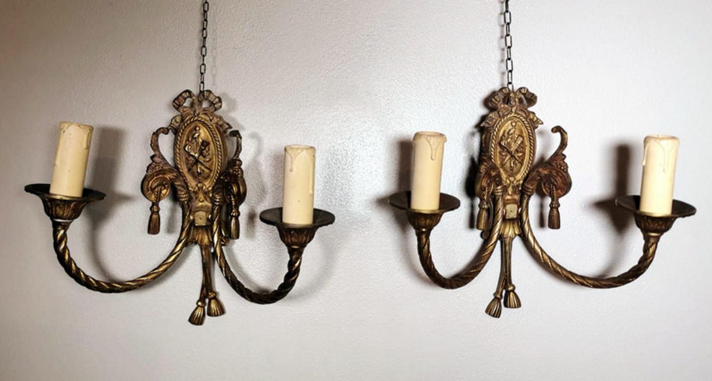 We kindly suggest you read the whole description, because with it we try to give you detailed technical and historical information to guarantee the authenticity of our objects.
Particular and original pair of wall lamps, made in Louis XVI style