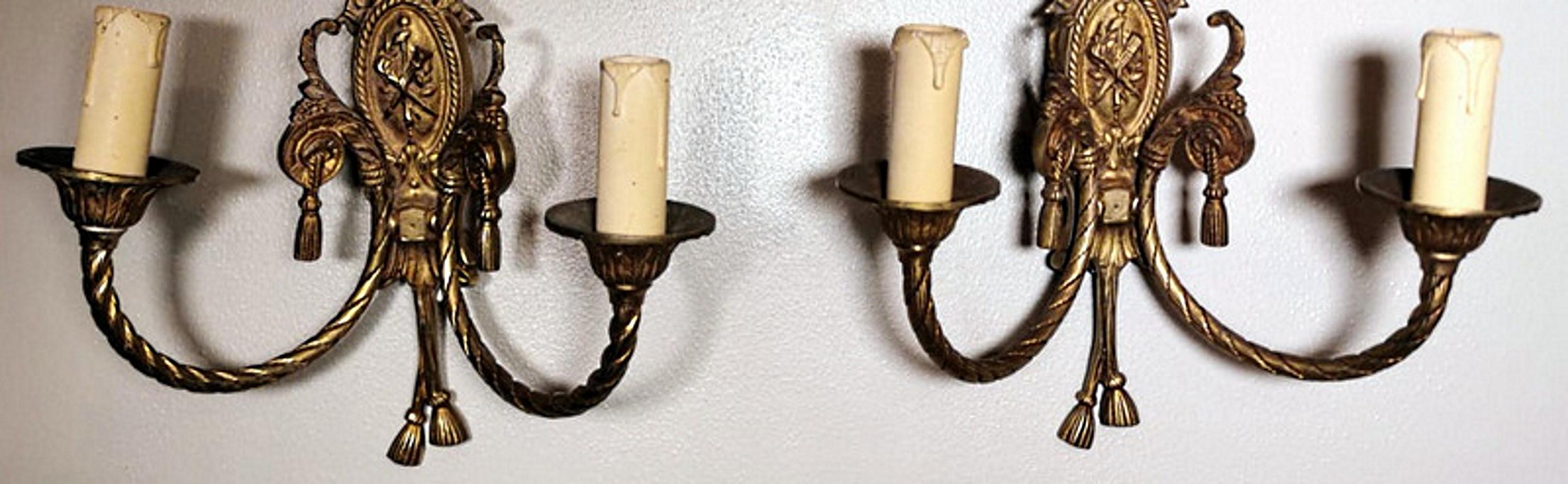 Louis XVI Style Pair of French Wall Sconces in Gilt Bronze In Good Condition In Prato, Tuscany