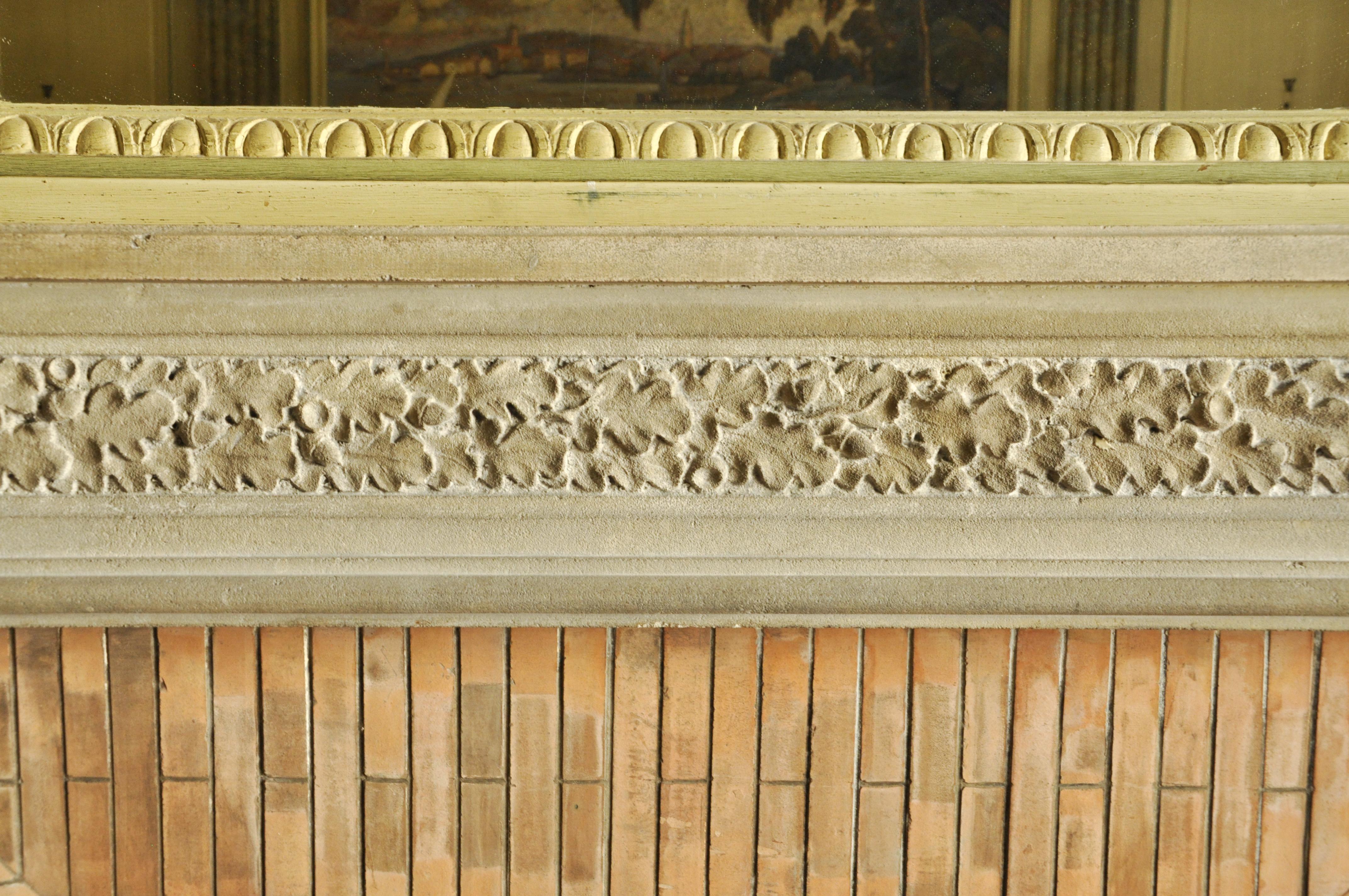 Panelling im Louis-XVI.-Stil mit Kamin und einer Meeresszene, Öl auf Leinwand im Angebot 1
