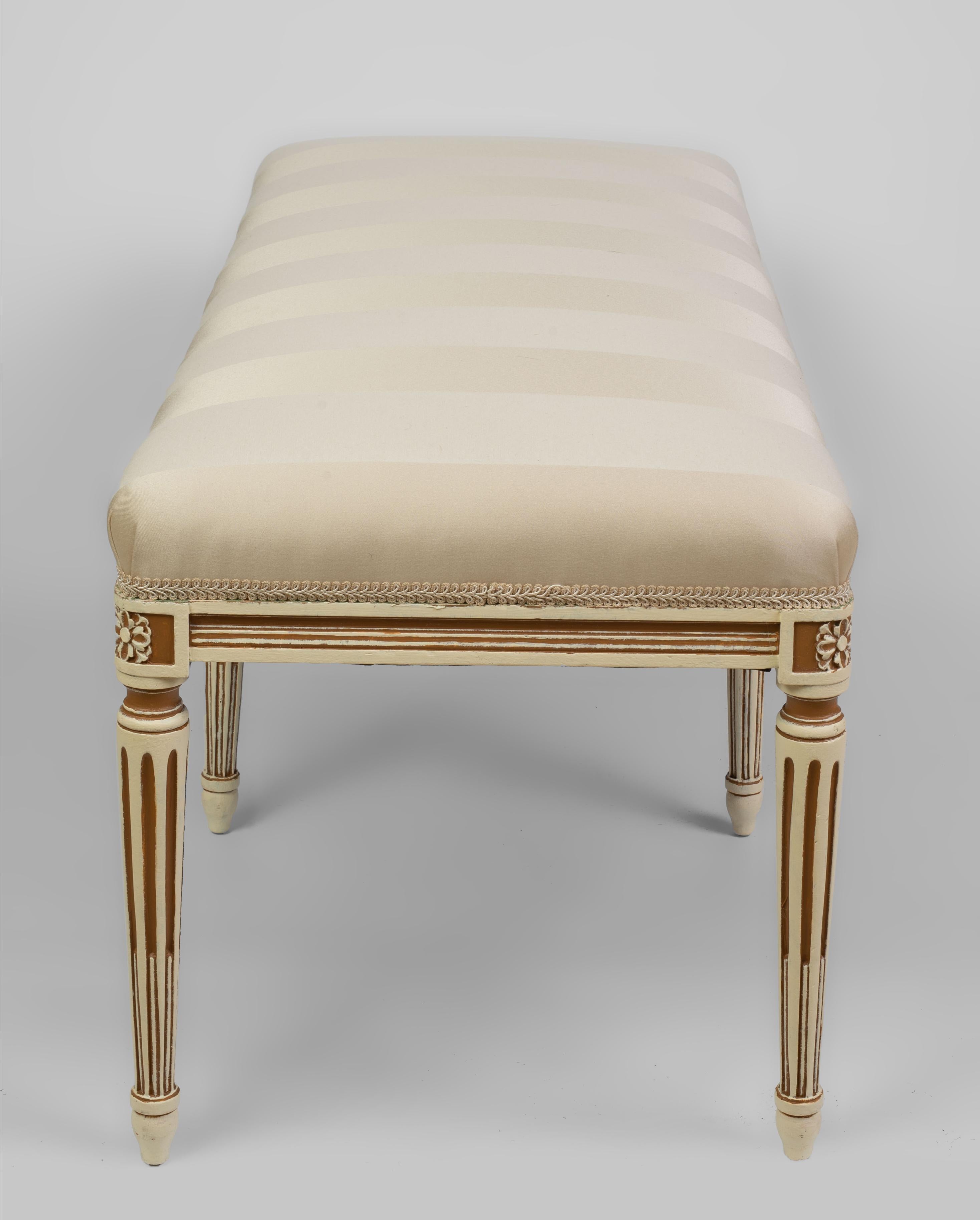 French Louis XVI Style Parcel Cream and Brown Painted Bench For Sale