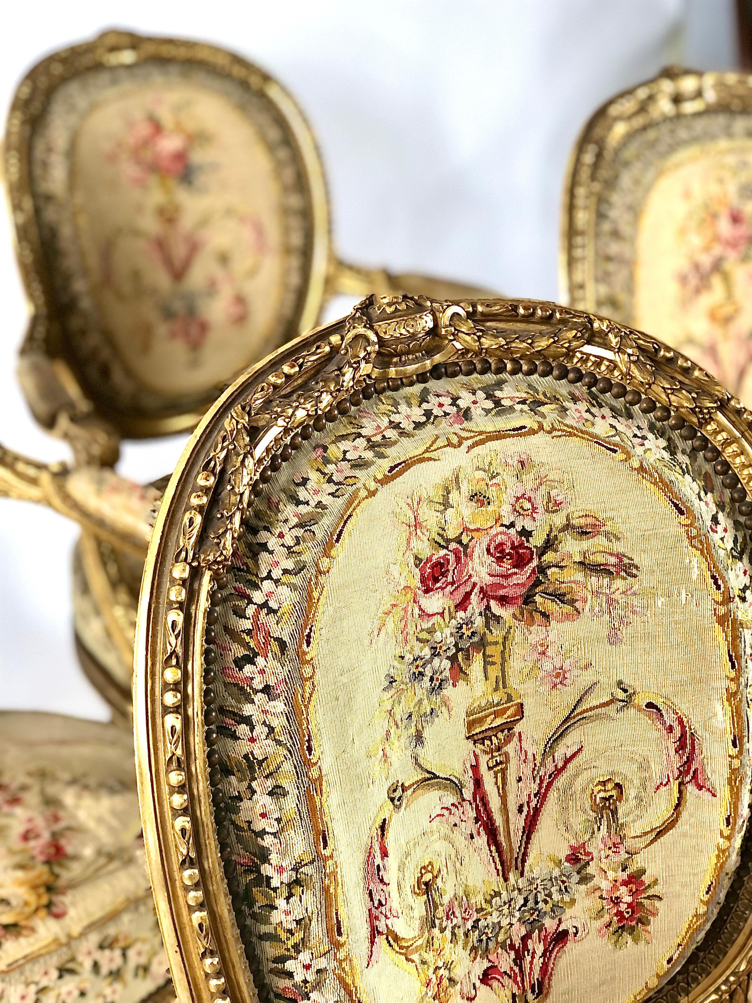 Louis XVI Stil Pariser vergoldet 5 Pieces Salon Suite im Angebot 7