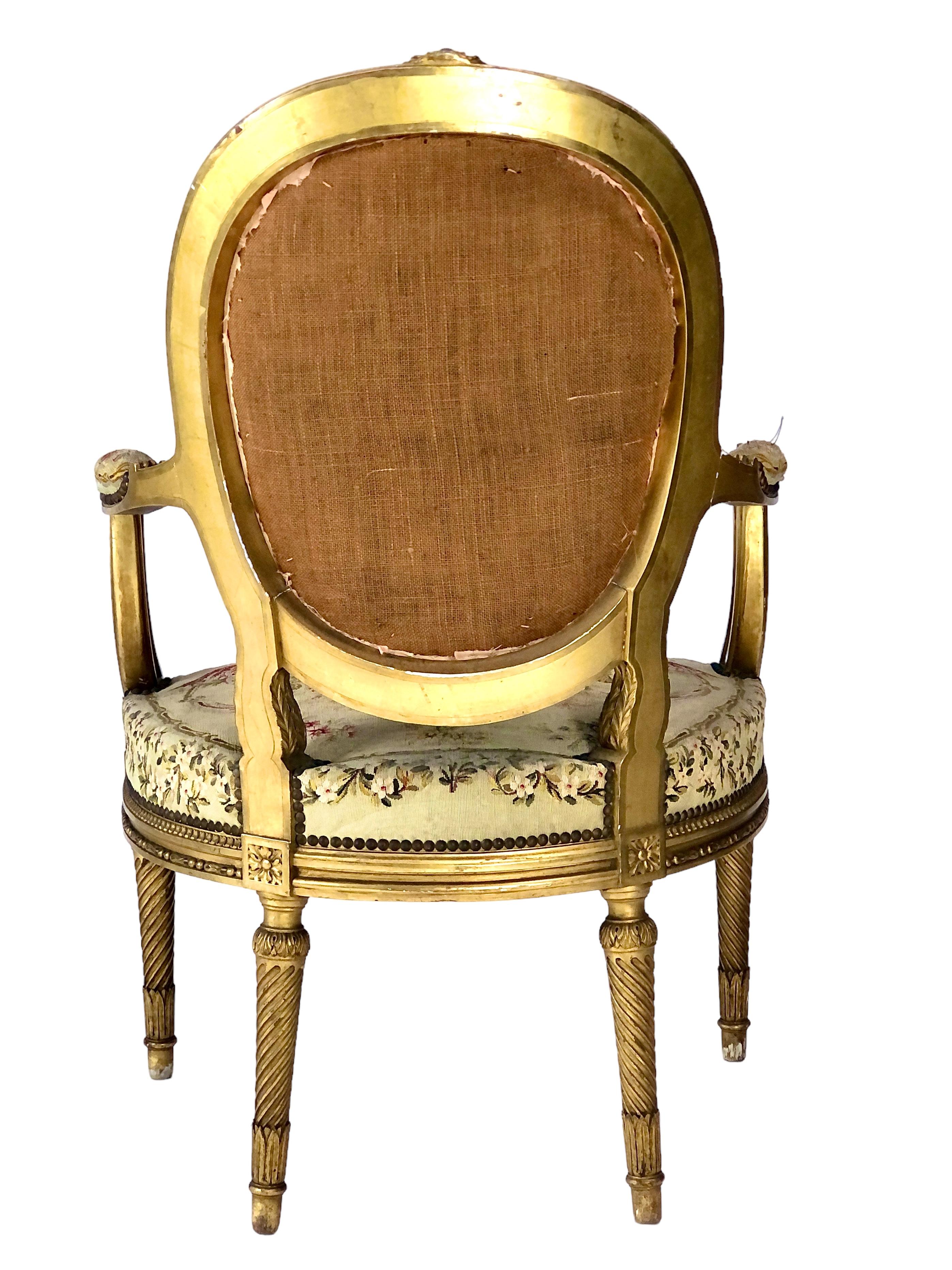 Antique Louis XVI Style Parisian Giltwood 5 Pieces Salon Suite For Sale 10