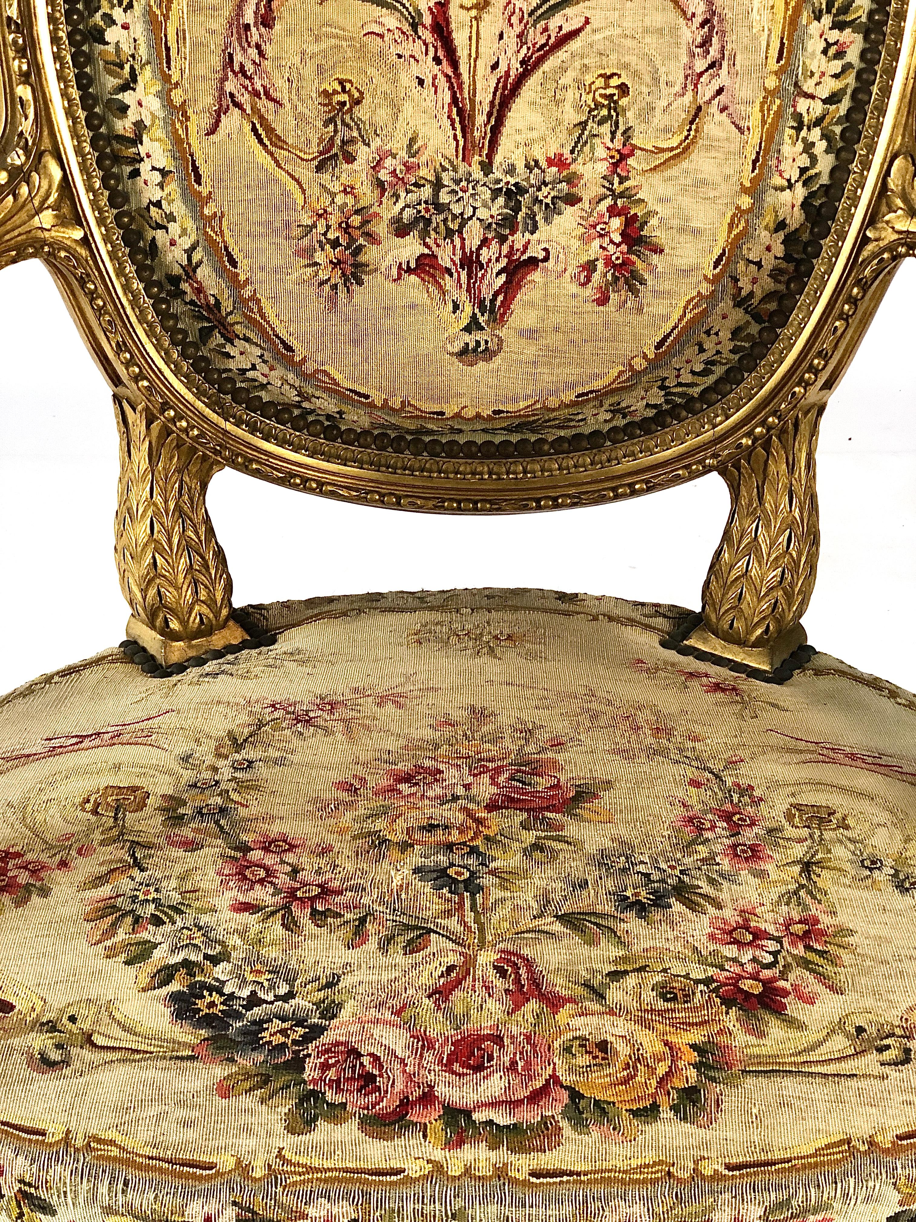 Antique Louis XVI Style Parisian Giltwood 5 Pieces Salon Suite For Sale 3