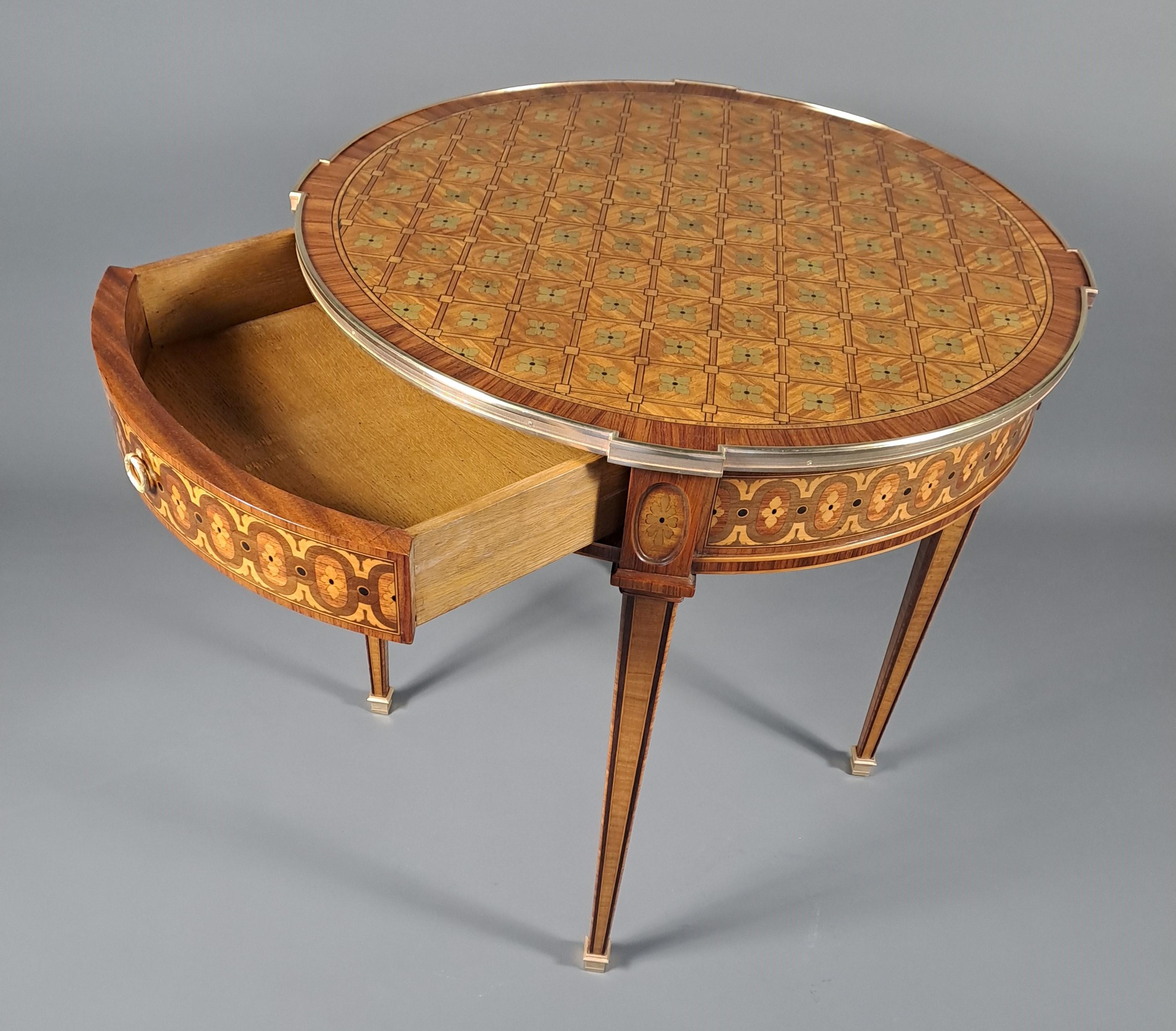 Louis XVI Style Pedestal Table In Quartefeuille Marquetry  For Sale 6