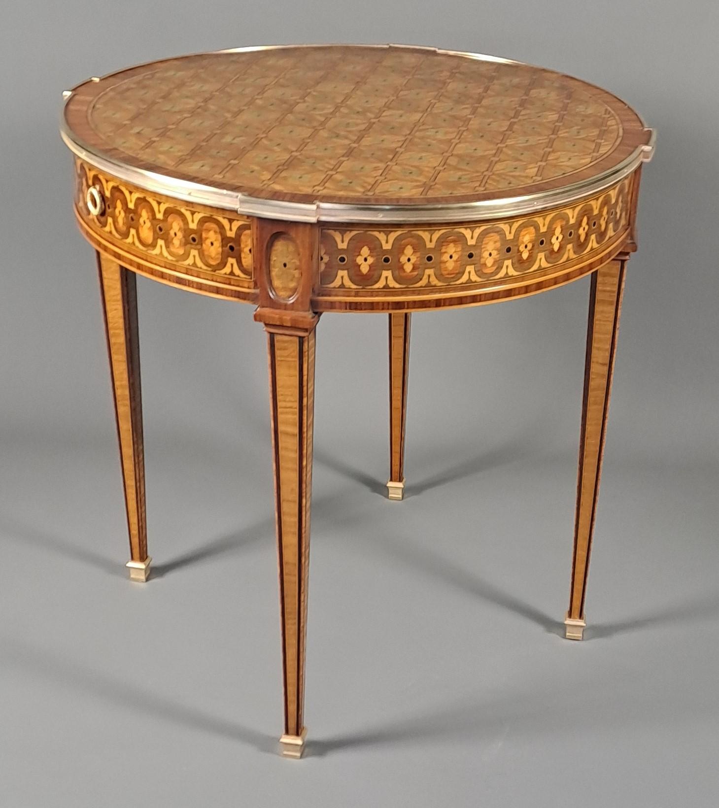 Louis XVI Style Pedestal Table In Quartefeuille Marquetry  For Sale 7