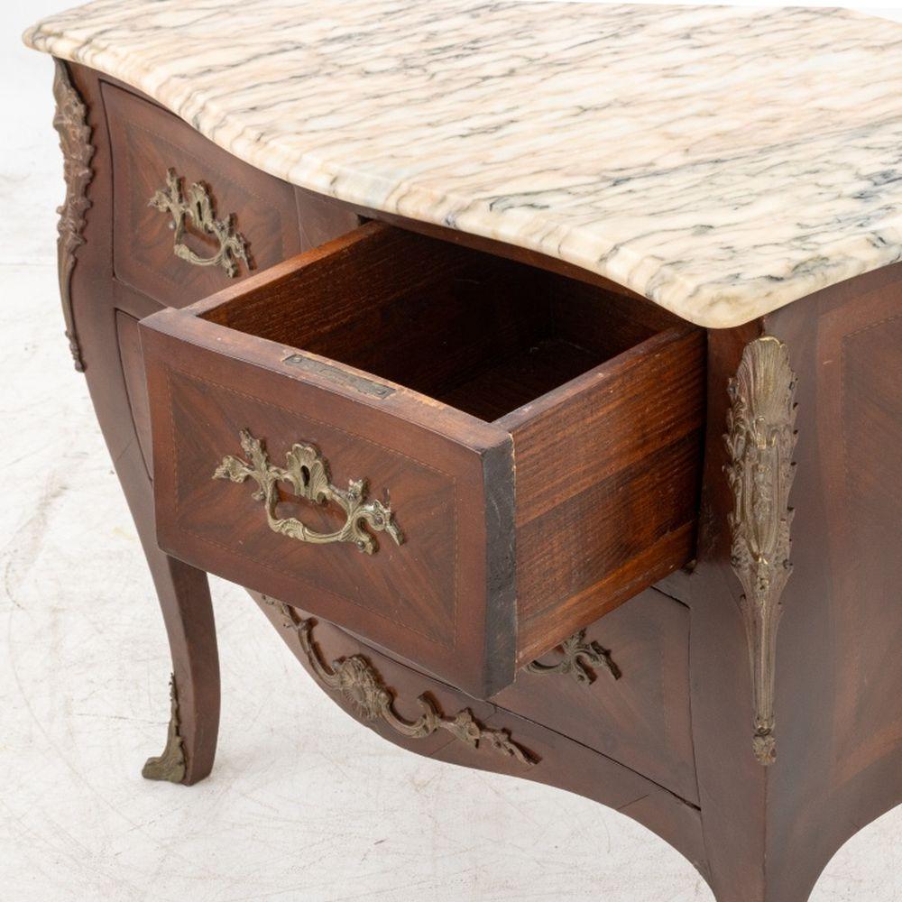 Louis XVI Stil Rosa Marmorplatte Bombe Kommode, 2 im Angebot 4