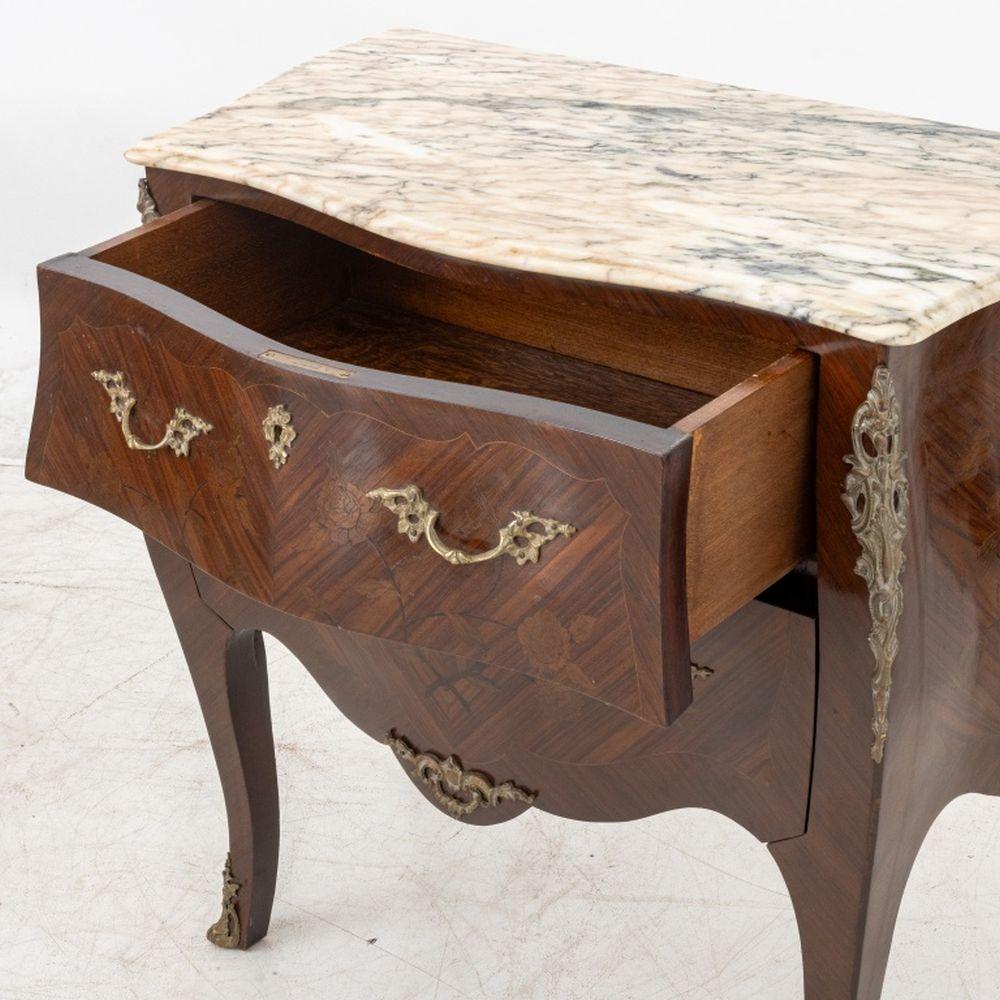 Louis XVI Stil Rosa Marmorplatte Bombe Kommode, 2 im Angebot 1