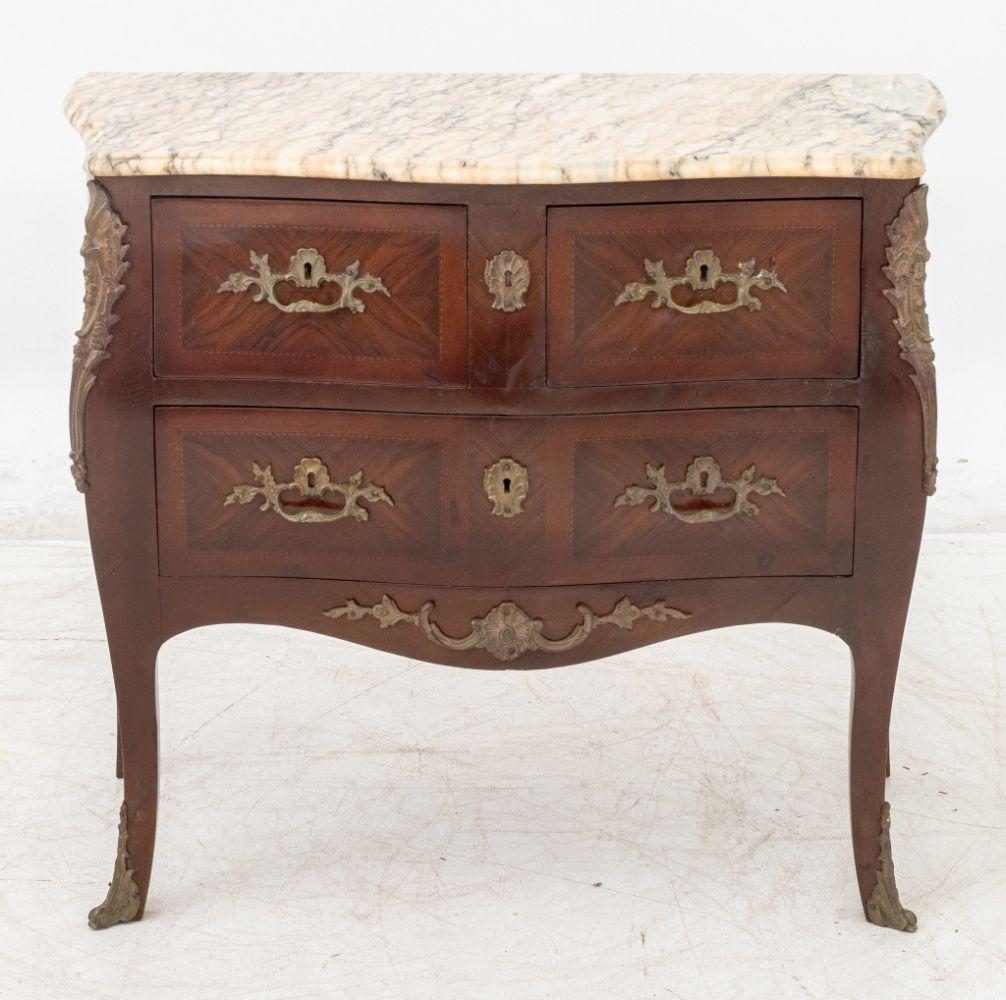 Louis XVI Stil Rosa Marmorplatte Bombe Kommode, 2 im Angebot 2