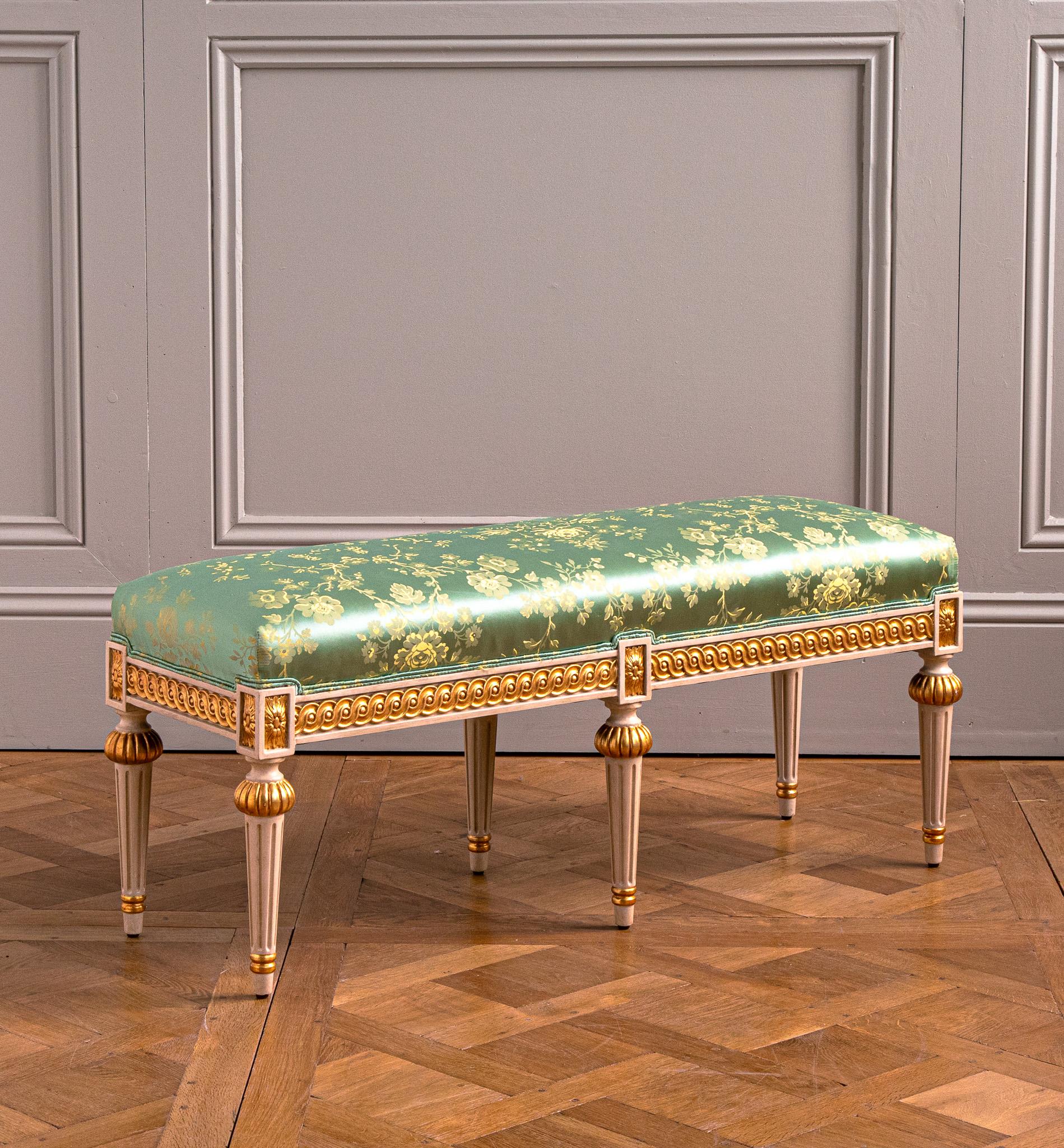 Banco de estilo Luis XVI policromado y dorado Parcela fabricado por La Maison London en venta 4