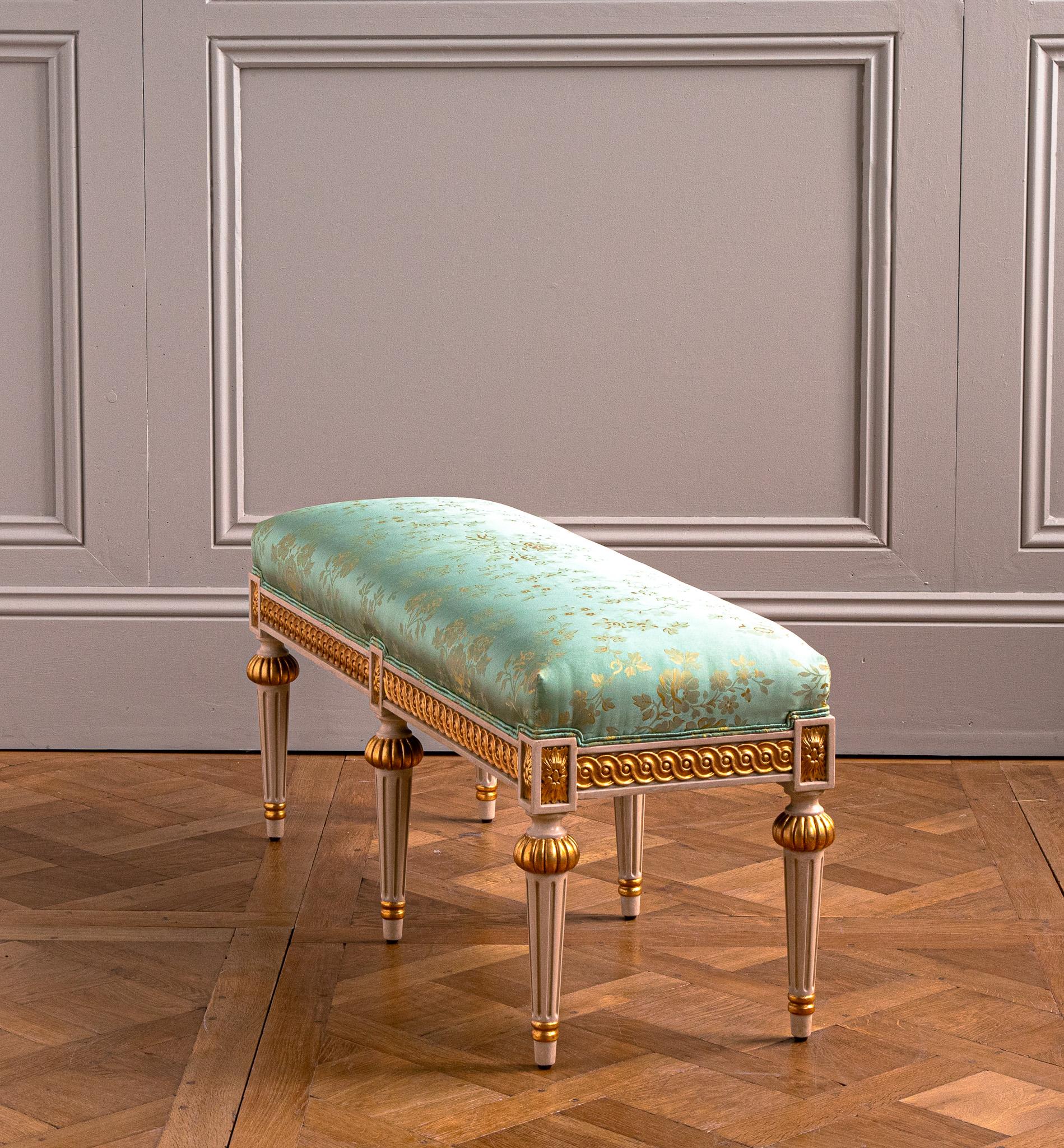 Banco de estilo Luis XVI policromado y dorado Parcela fabricado por La Maison London en venta 5