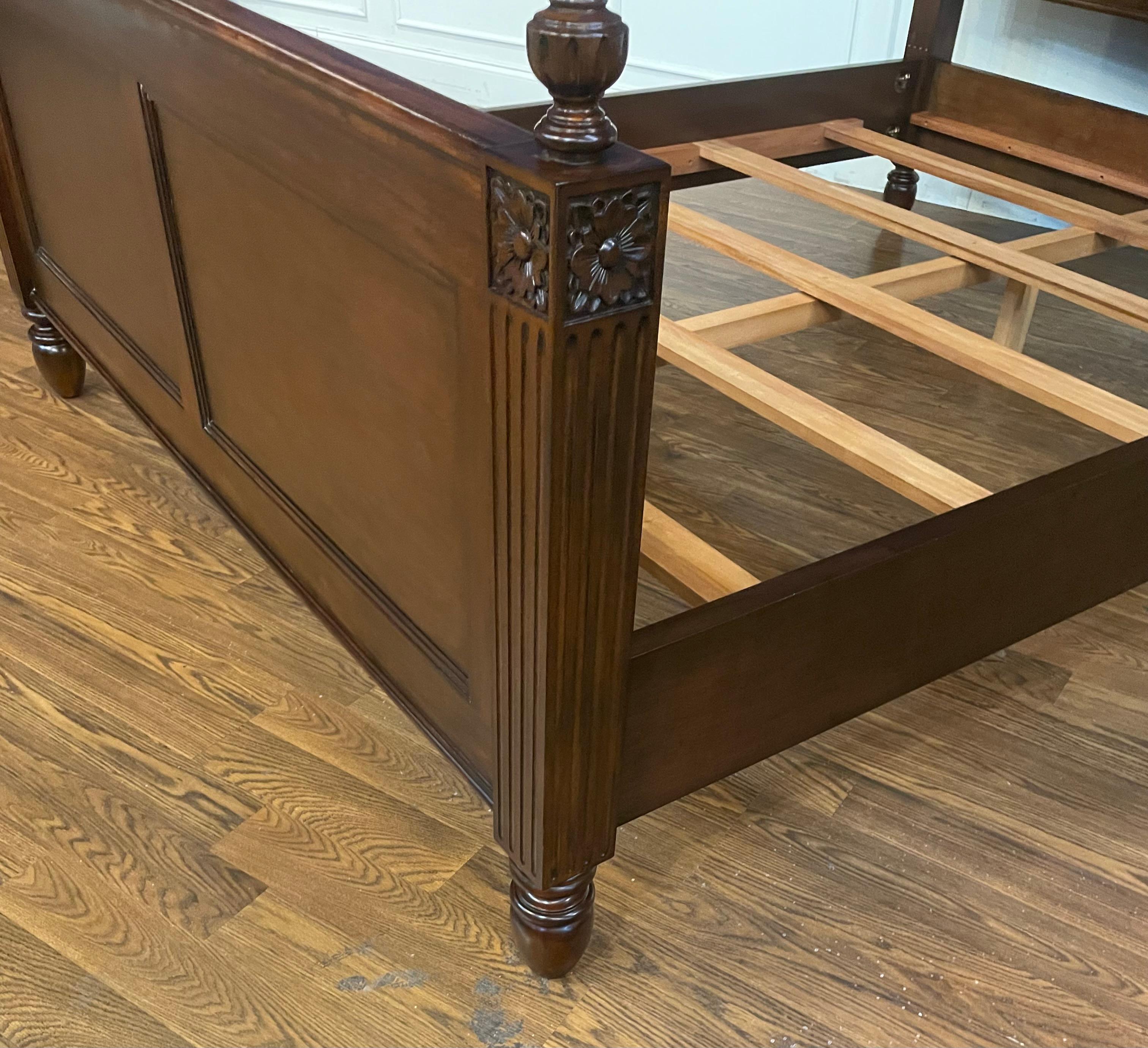 Cama de caoba tamaño Queen estilo Luis XVI de Leighton Hall en venta 1