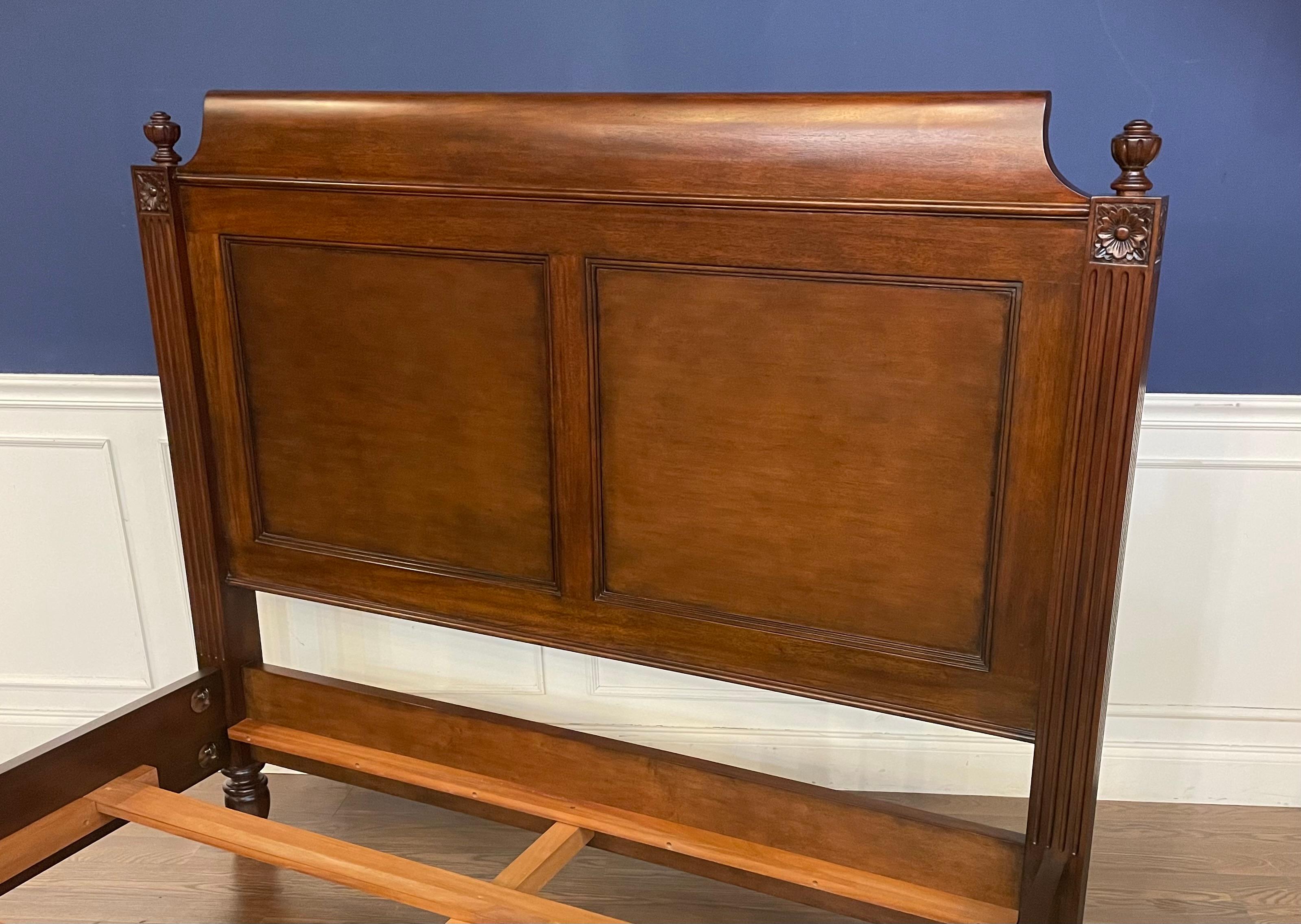 Cama de caoba tamaño Queen estilo Luis XVI de Leighton Hall en venta 2