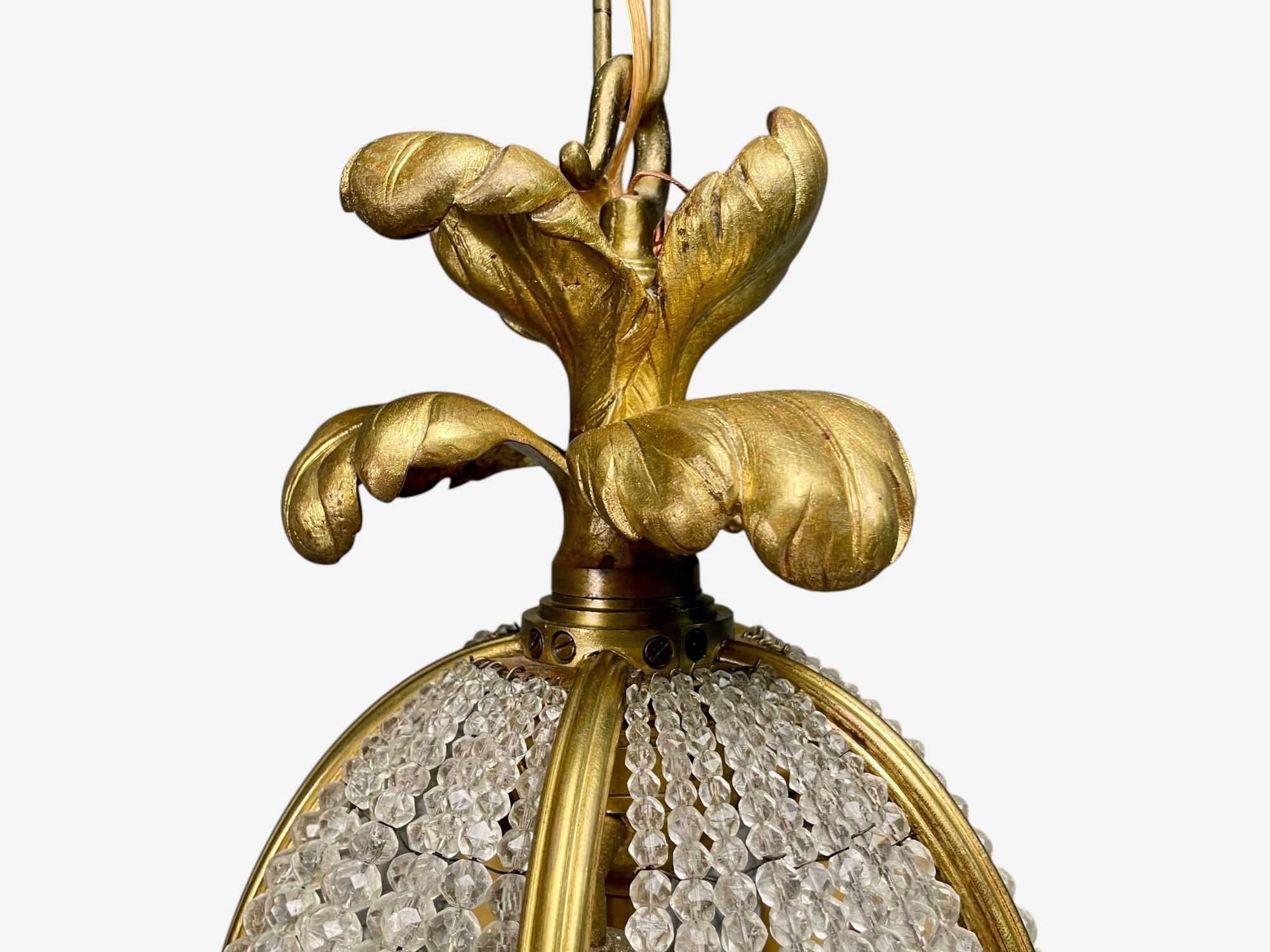 20ième siècle Lustre néoclassique russe de style Louis XVI, bronze, cristal, France, années 1900 en vente