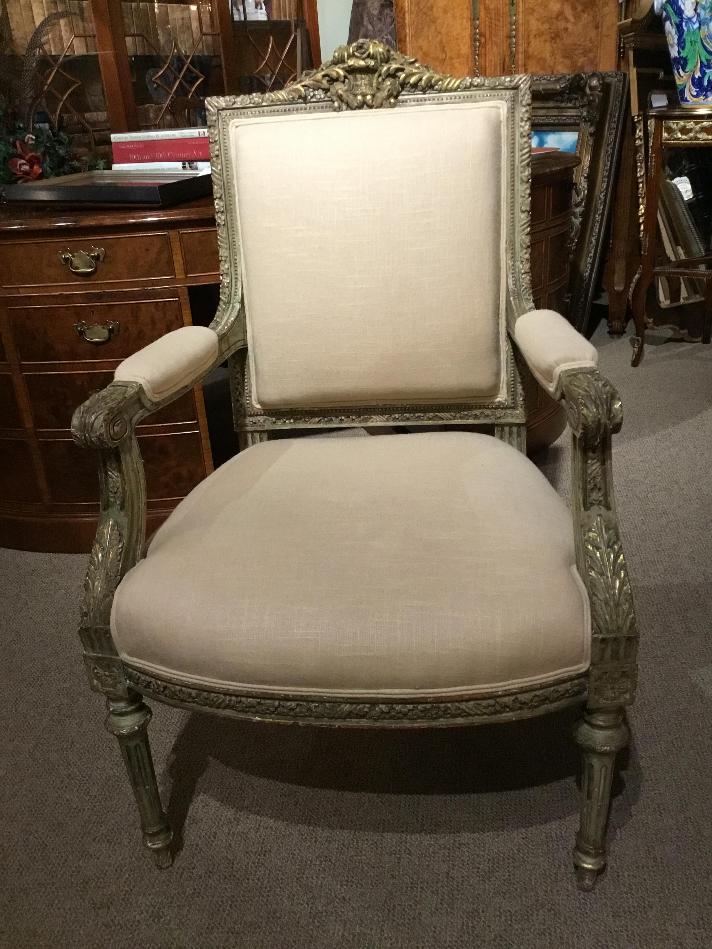 Louis XVI-Style Sam Chair or Fauteuil, Parcel Paint with Gilt Highlights In Good Condition For Sale In Houston, TX