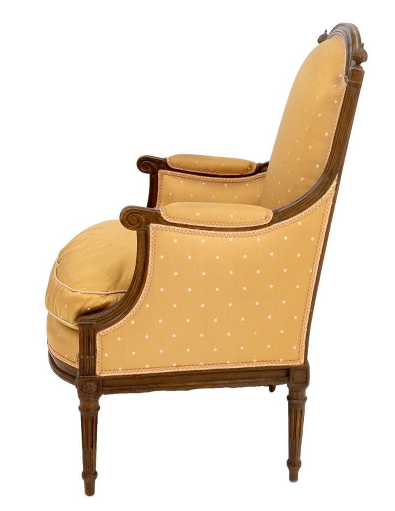 Style Upholstering Satin de style Louis XVI Bon état - En vente à Astoria, NY