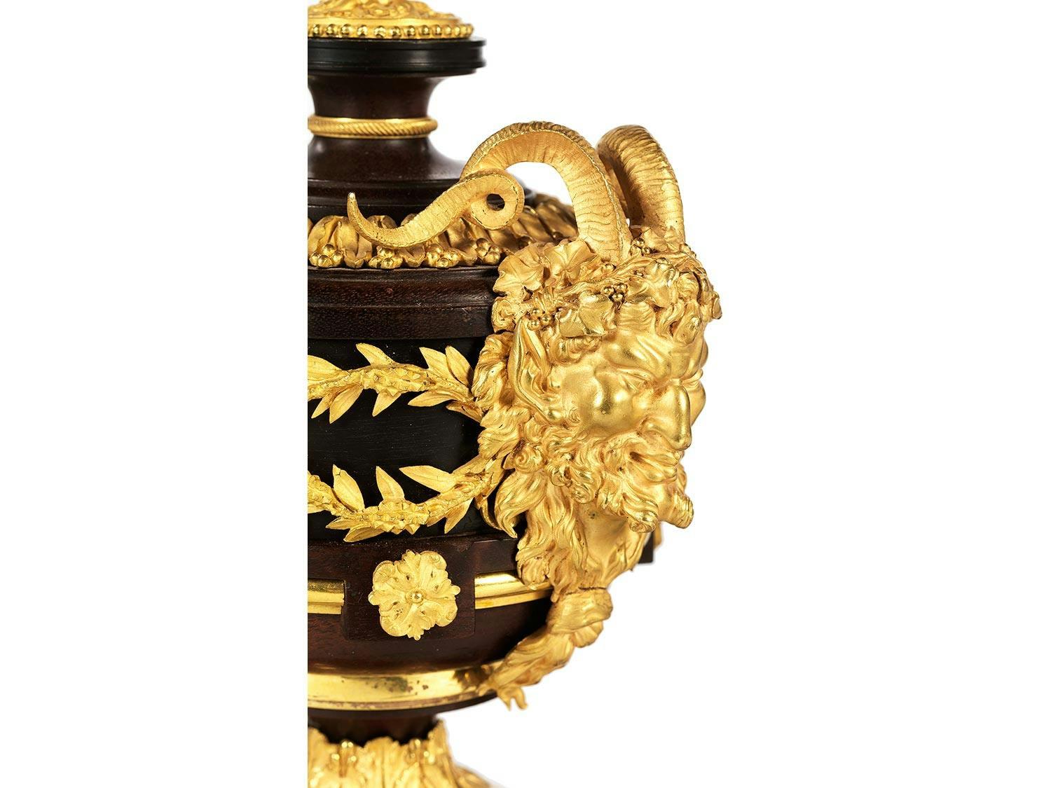 Similoro Secrétaire à abattant in stile Luigi XVI con intarsi dopo Roentgen in vendita