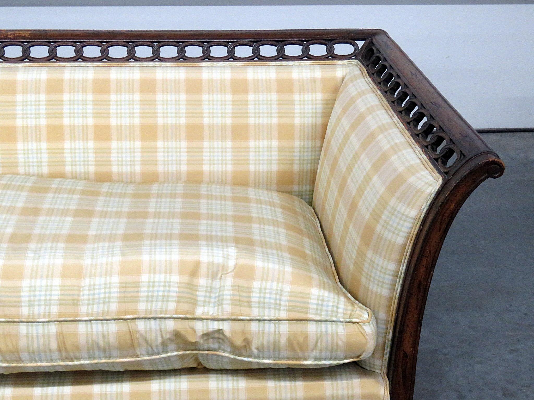 French Reticulated Carved Mahogany Louis XVI Style Settee Sofa Couch Canape In Good Condition In Swedesboro, NJ