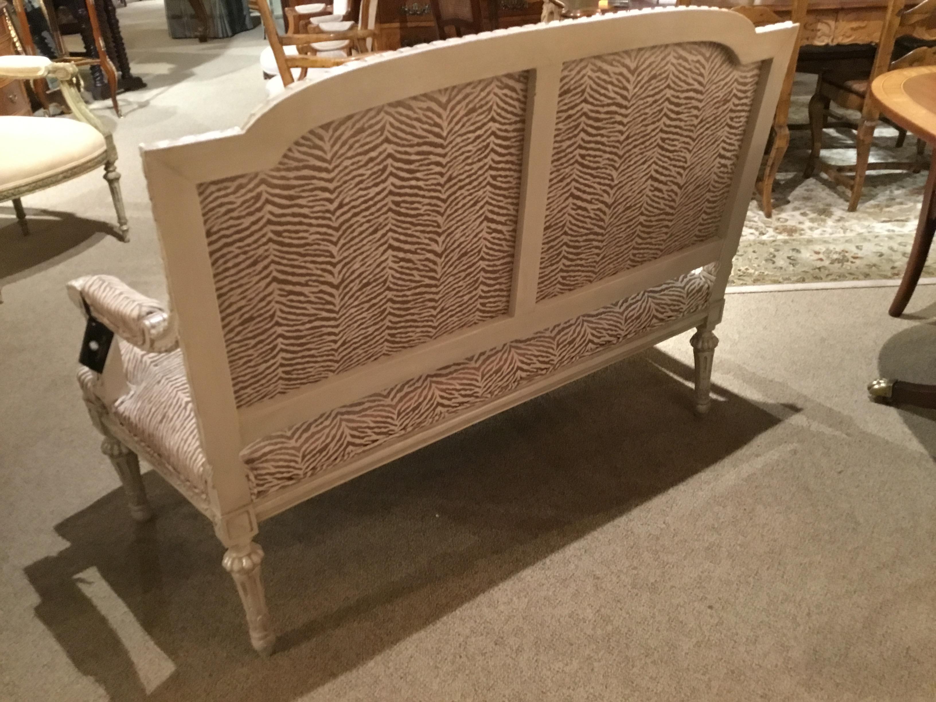 Settee/Asiento de Amor Estilo Luis XVI, Policromado con Tapicería Nueva, Siglo XIX Madera dura en venta